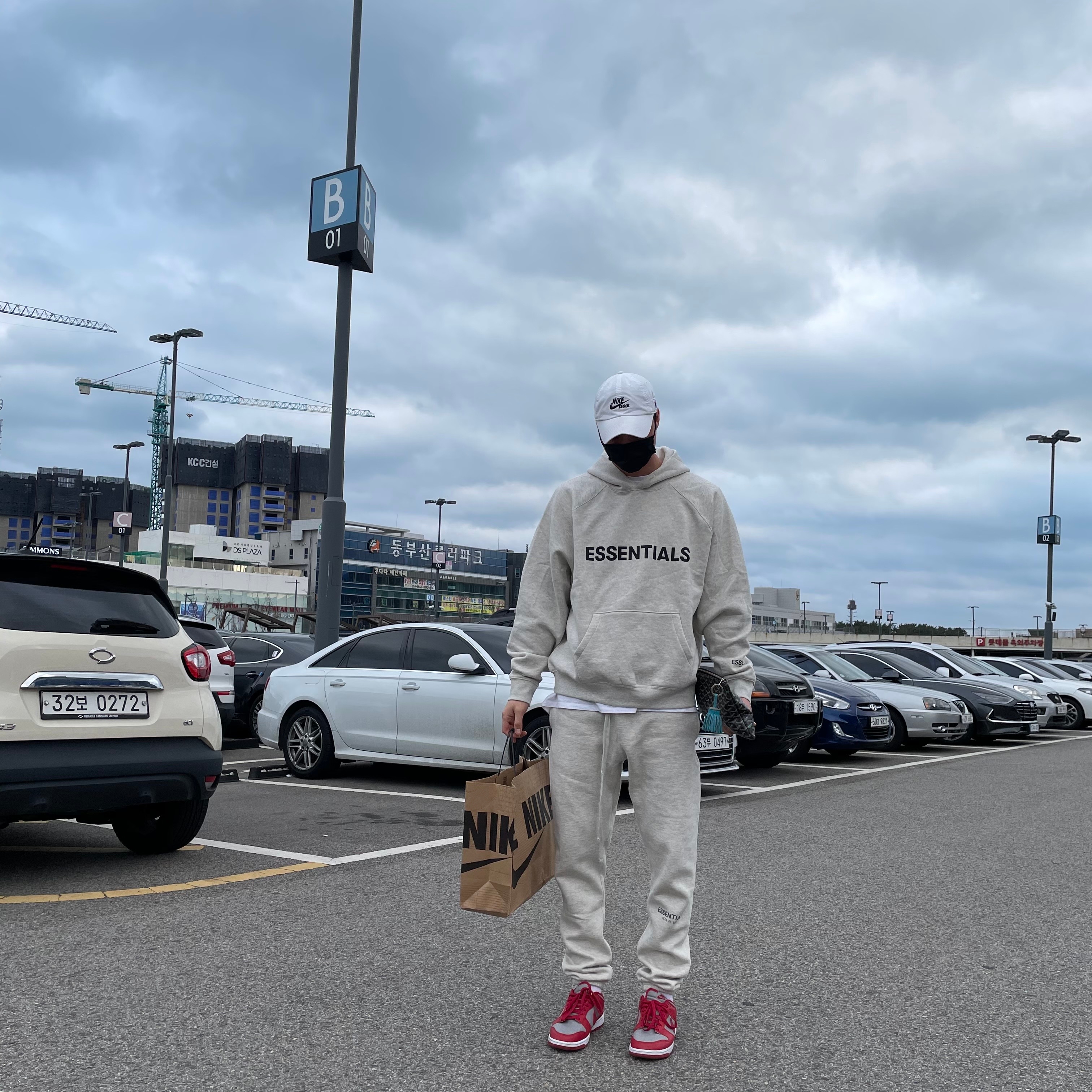 Essentials 3D Silicon Applique Pullover Hoodie Oatmeal/Oatmeal Heather/Light Heather Oatmeal 2020, Essentials Sweatpants Oatmeal/Oatmeal Heather/Light Heather Oatmeal 2020 착용 스타일 - 1