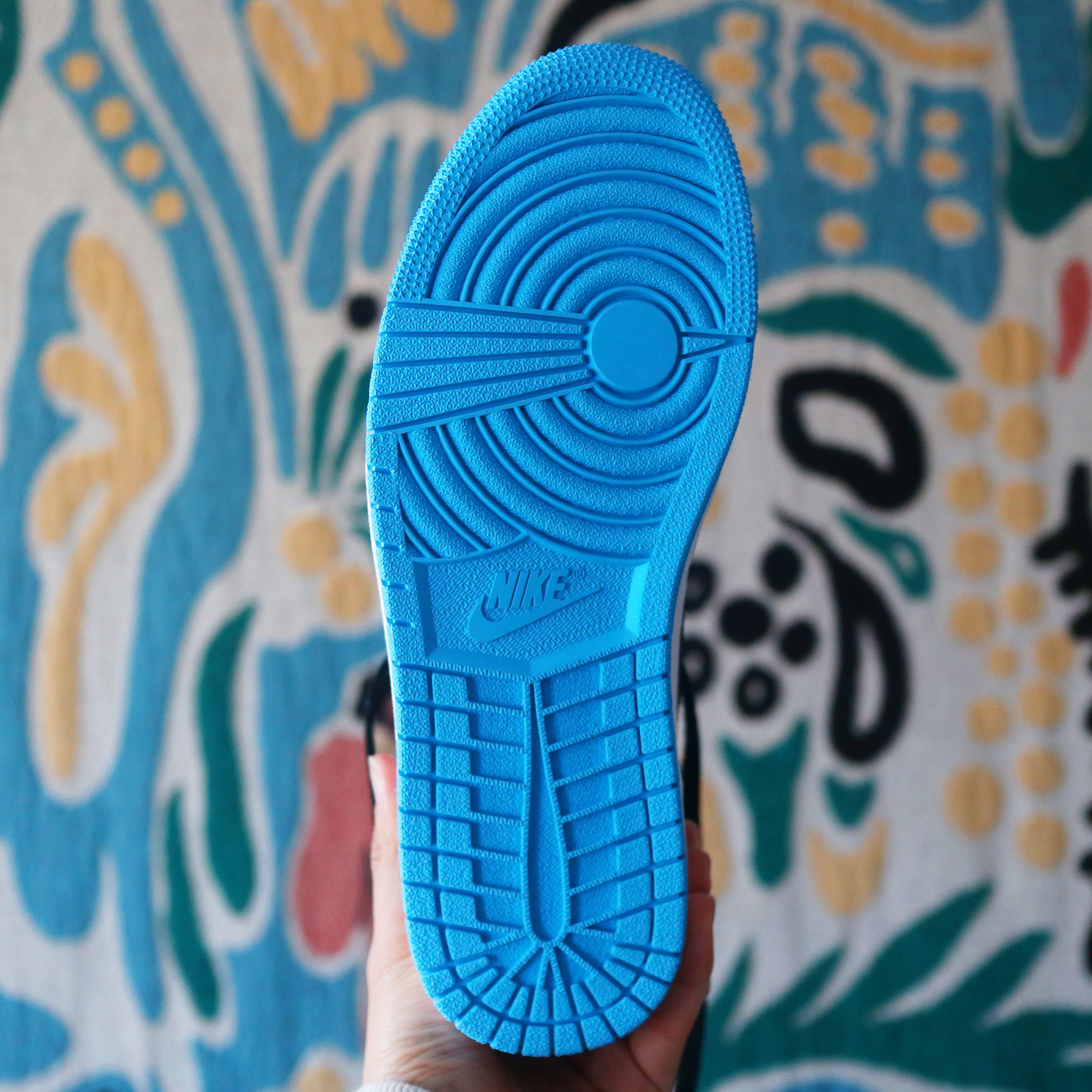 Jordan 1 Retro High OG University Blue 착용 스타일 - 4