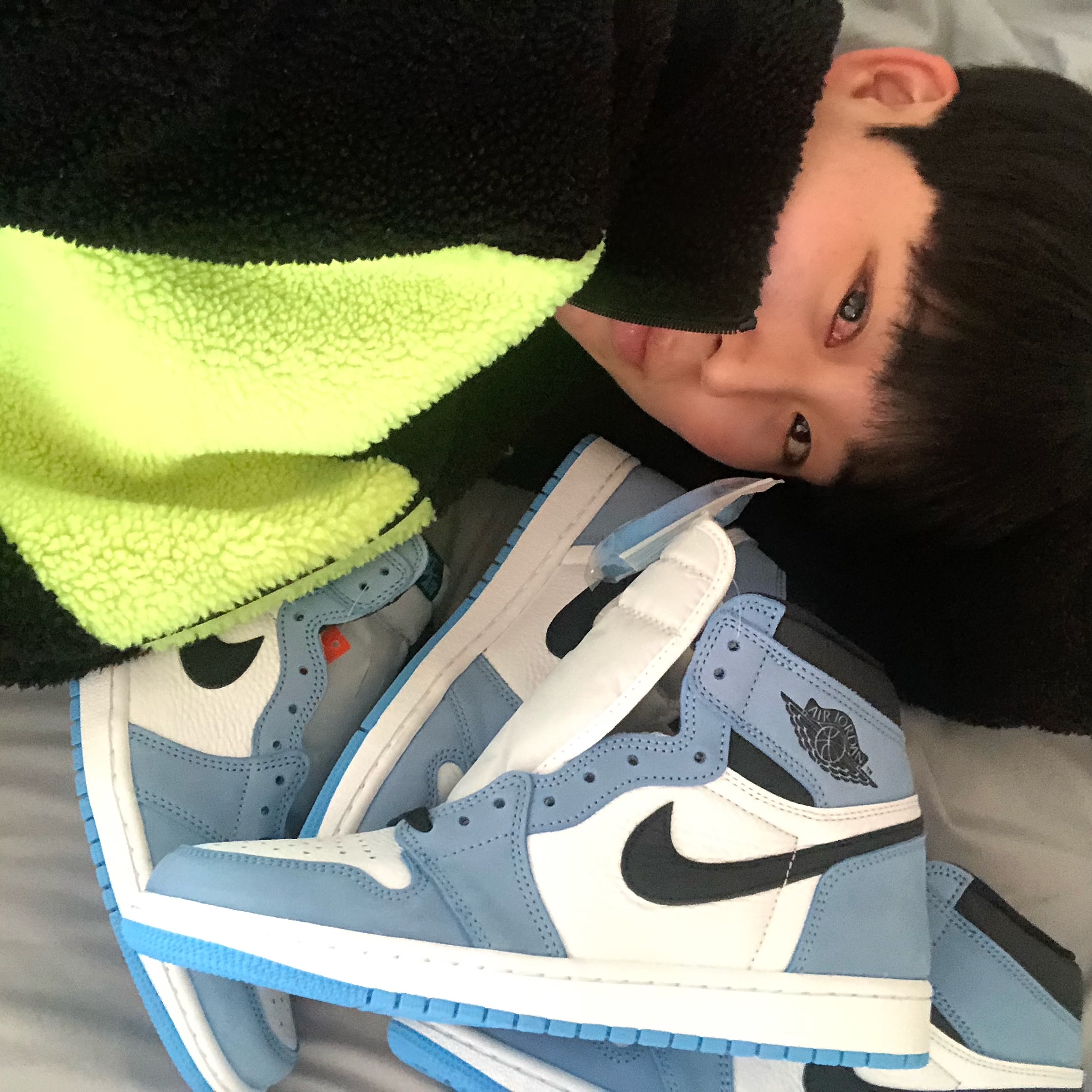 Jordan 1 Retro High OG University Blue 착용 스타일 - 1