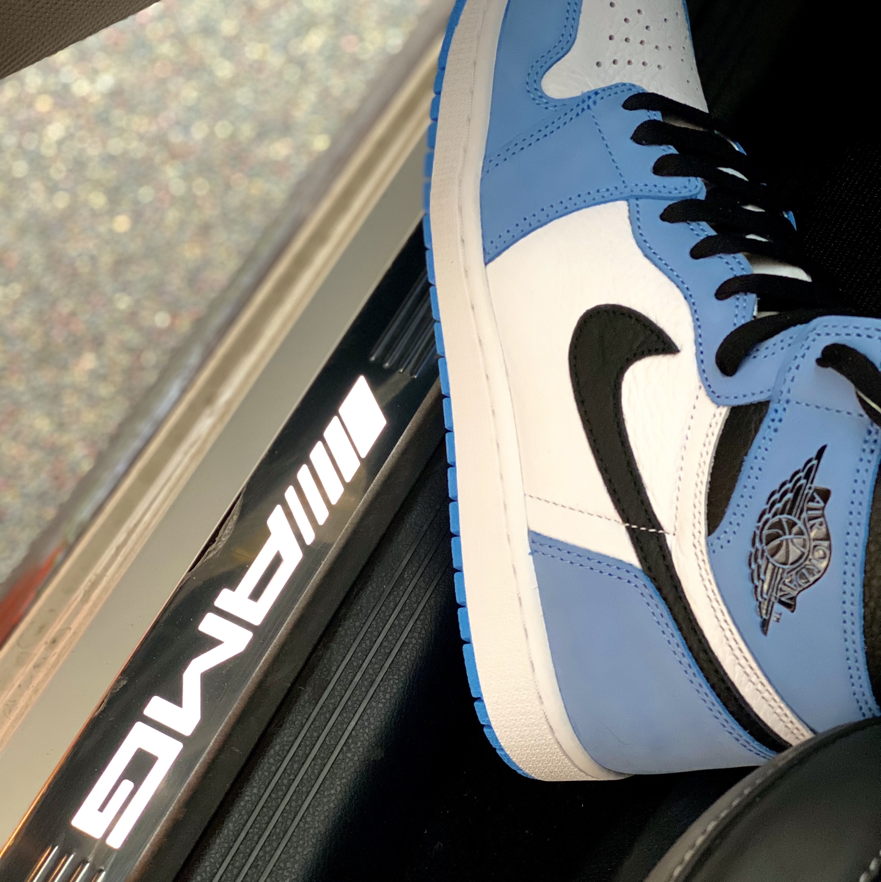 Jordan 1 Retro High OG University Blue 착용 스타일 - 2