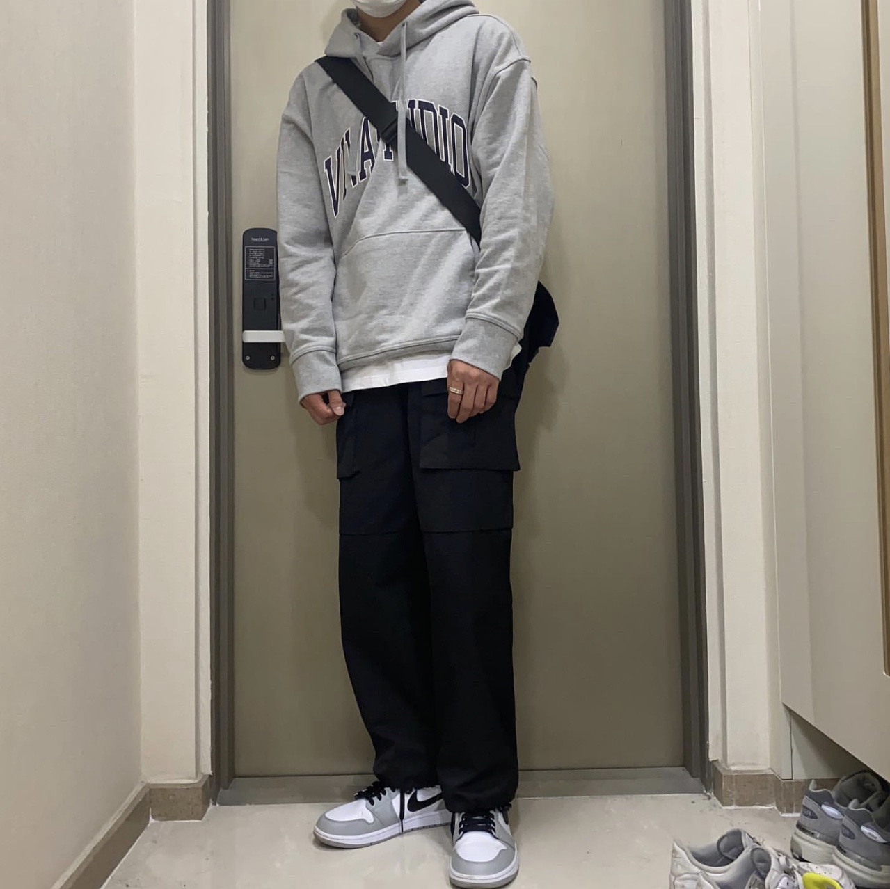Jordan 1 Mid Light Smoke Grey 착용 스타일
