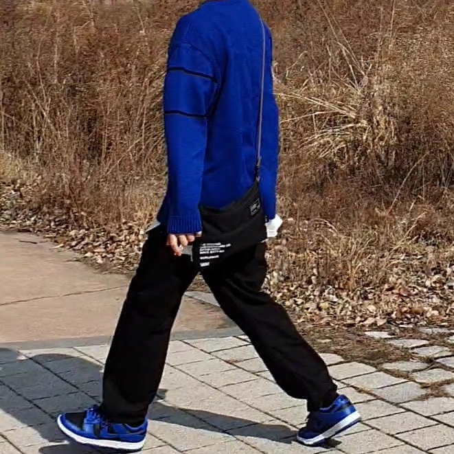 Nike Dunk Low Retro Hyper Cobalt 착용 스타일 - 2