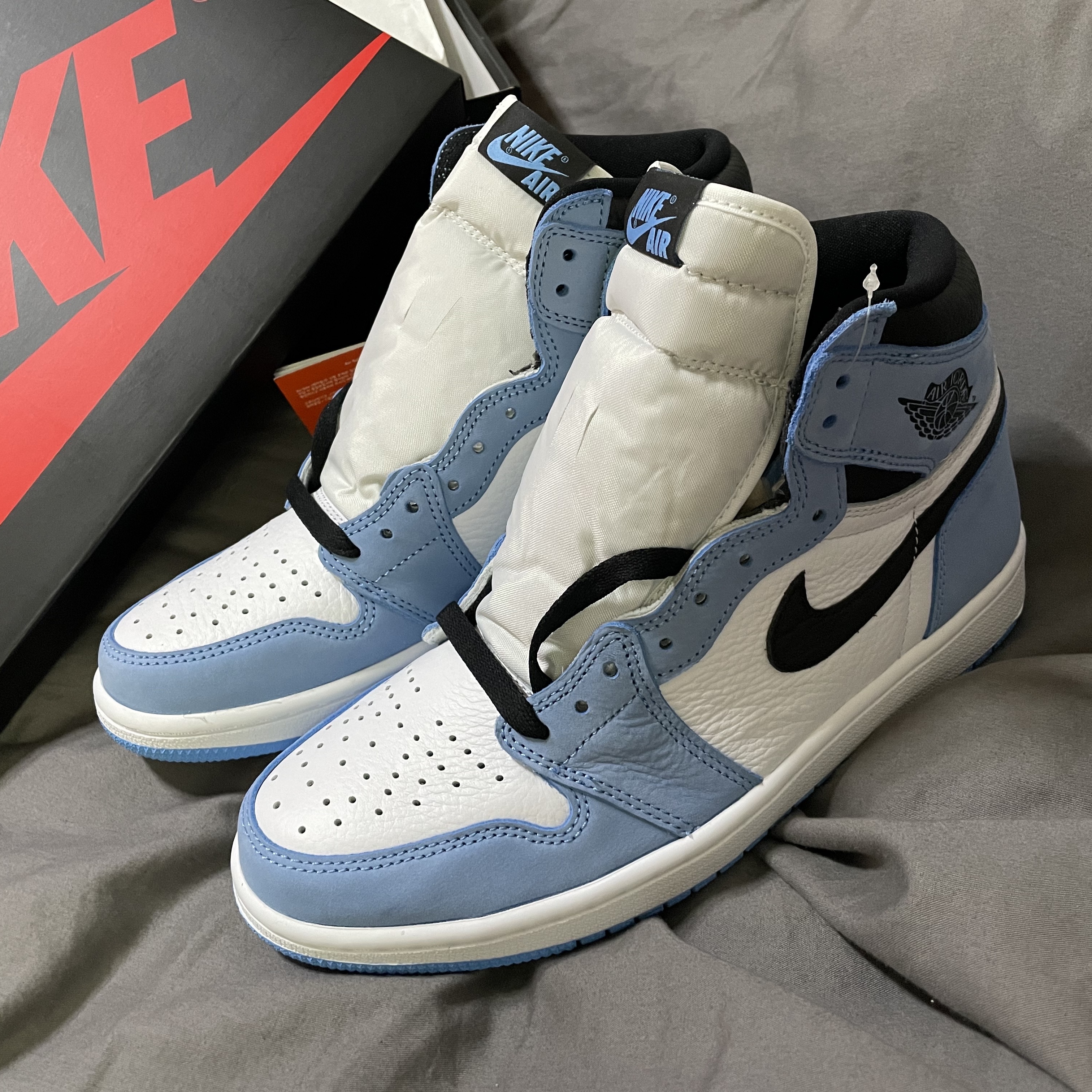 Jordan 1 Retro High OG University Blue 착용 스타일