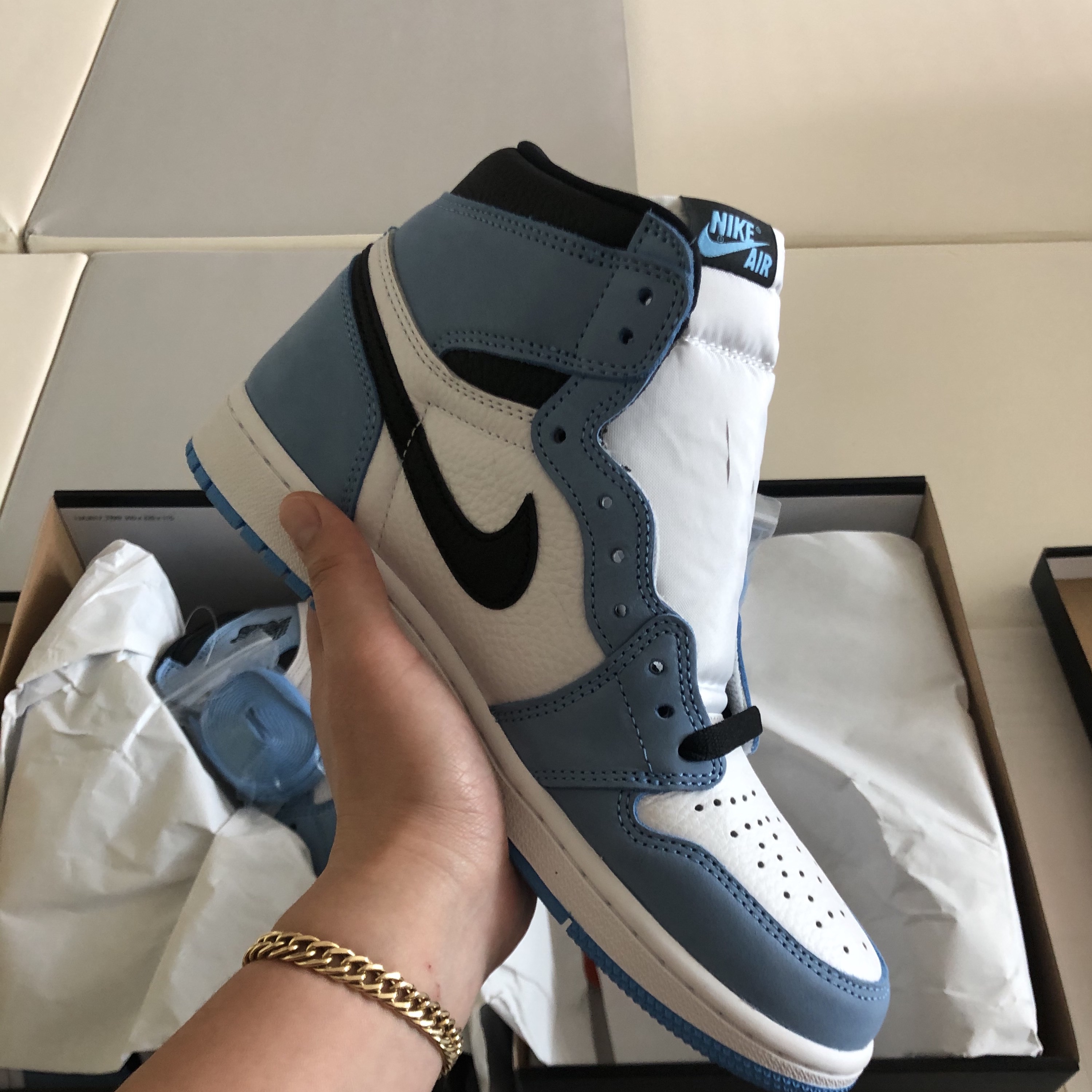 Jordan 1 Retro High OG University Blue 착용 스타일 - 2