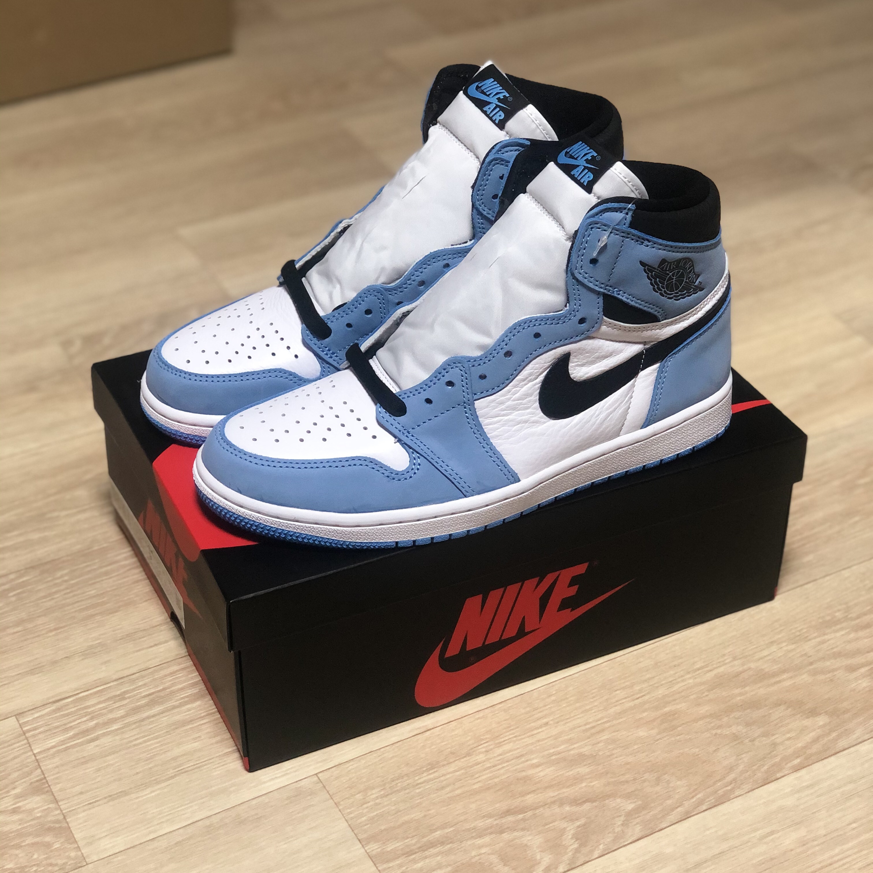 Jordan 1 Retro High OG University Blue 착용 스타일 - 3