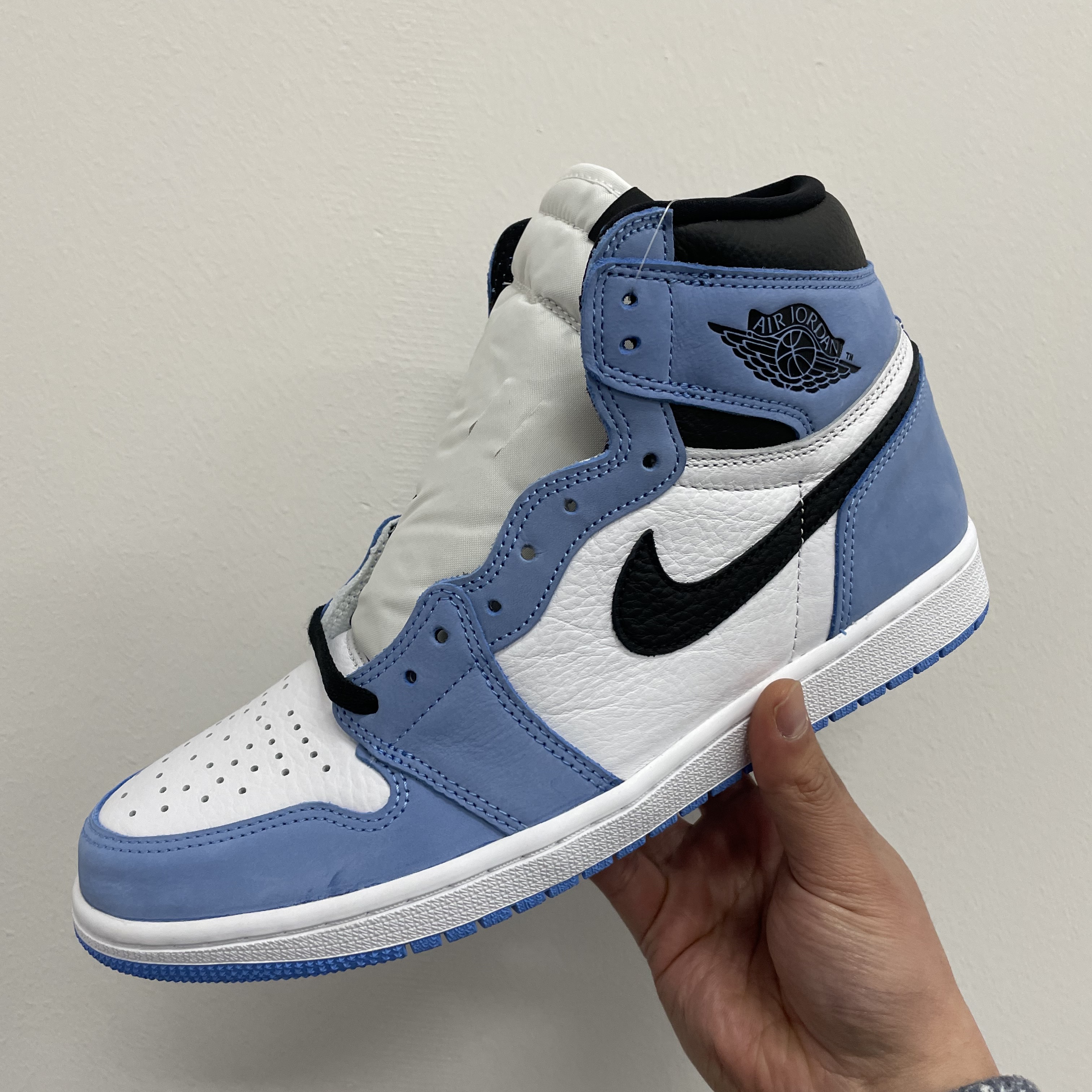 Jordan 1 Retro High OG University Blue 착용 스타일