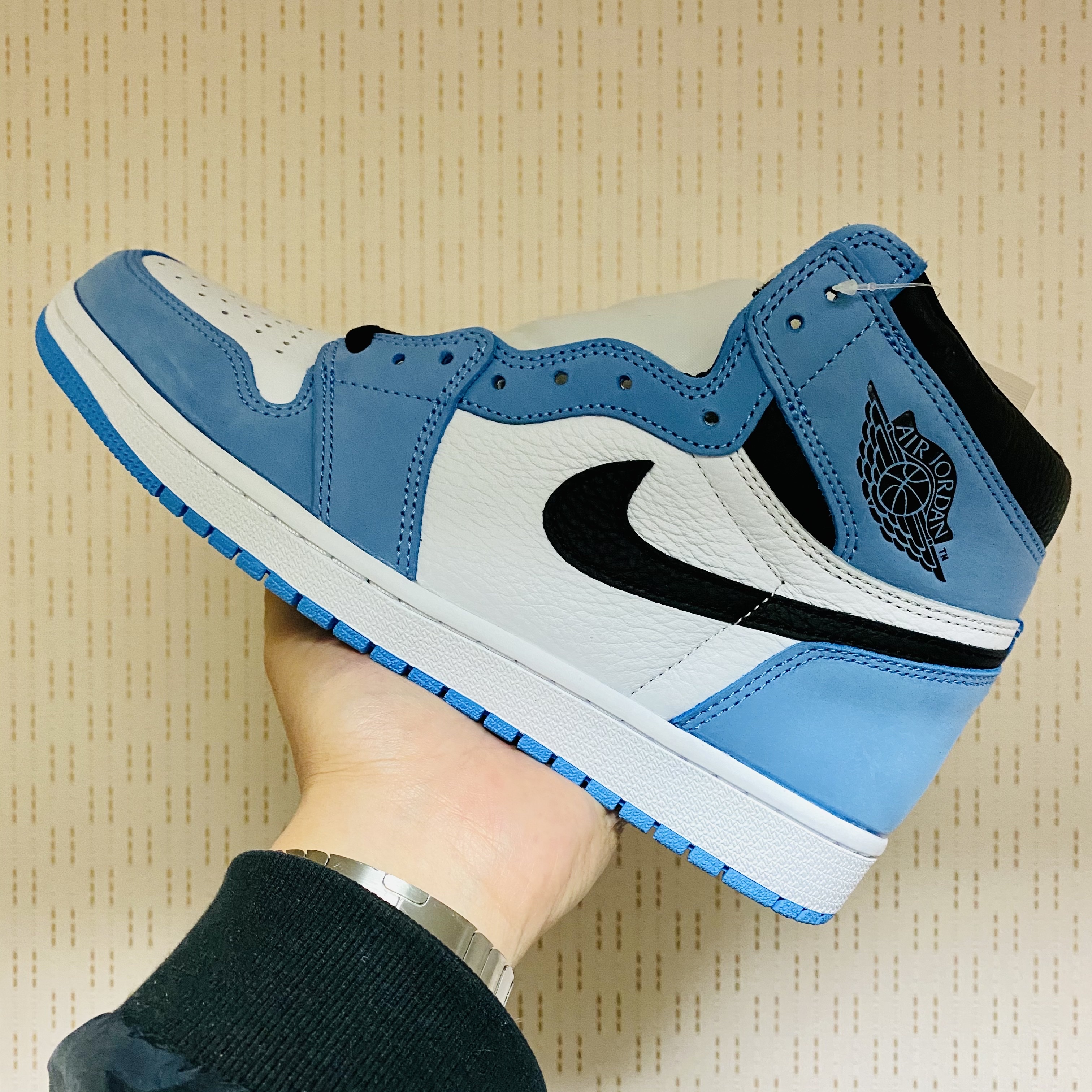 Jordan 1 Retro High OG University Blue 착용 스타일