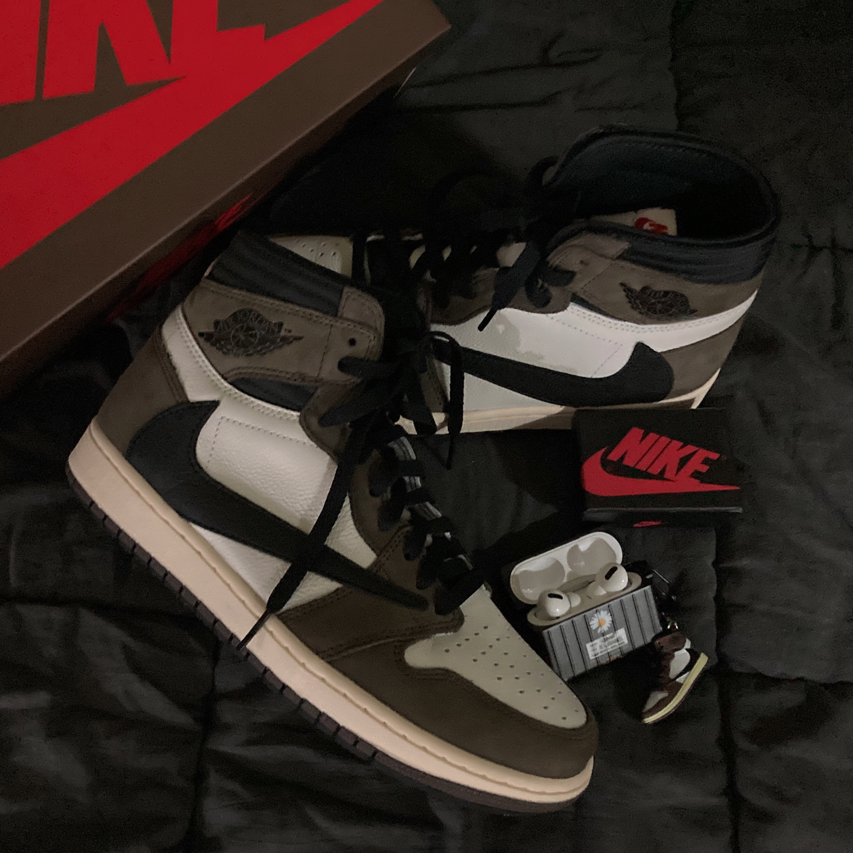 Jordan 1 x Travis Scott Retro High OG SP Mocha 착용 스타일