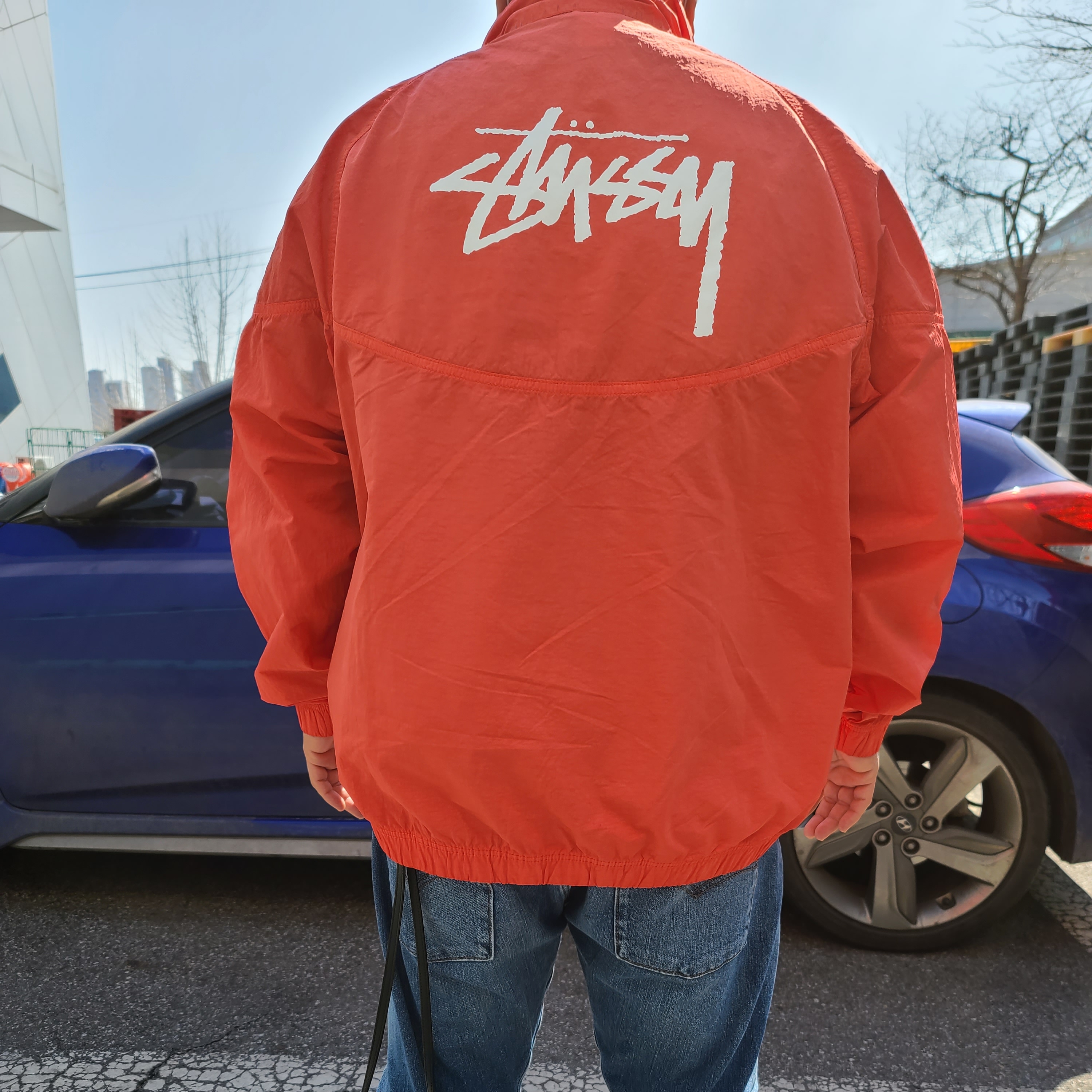 Nike x Stussy Windrunner Jacket Habanero Red 착용 스타일