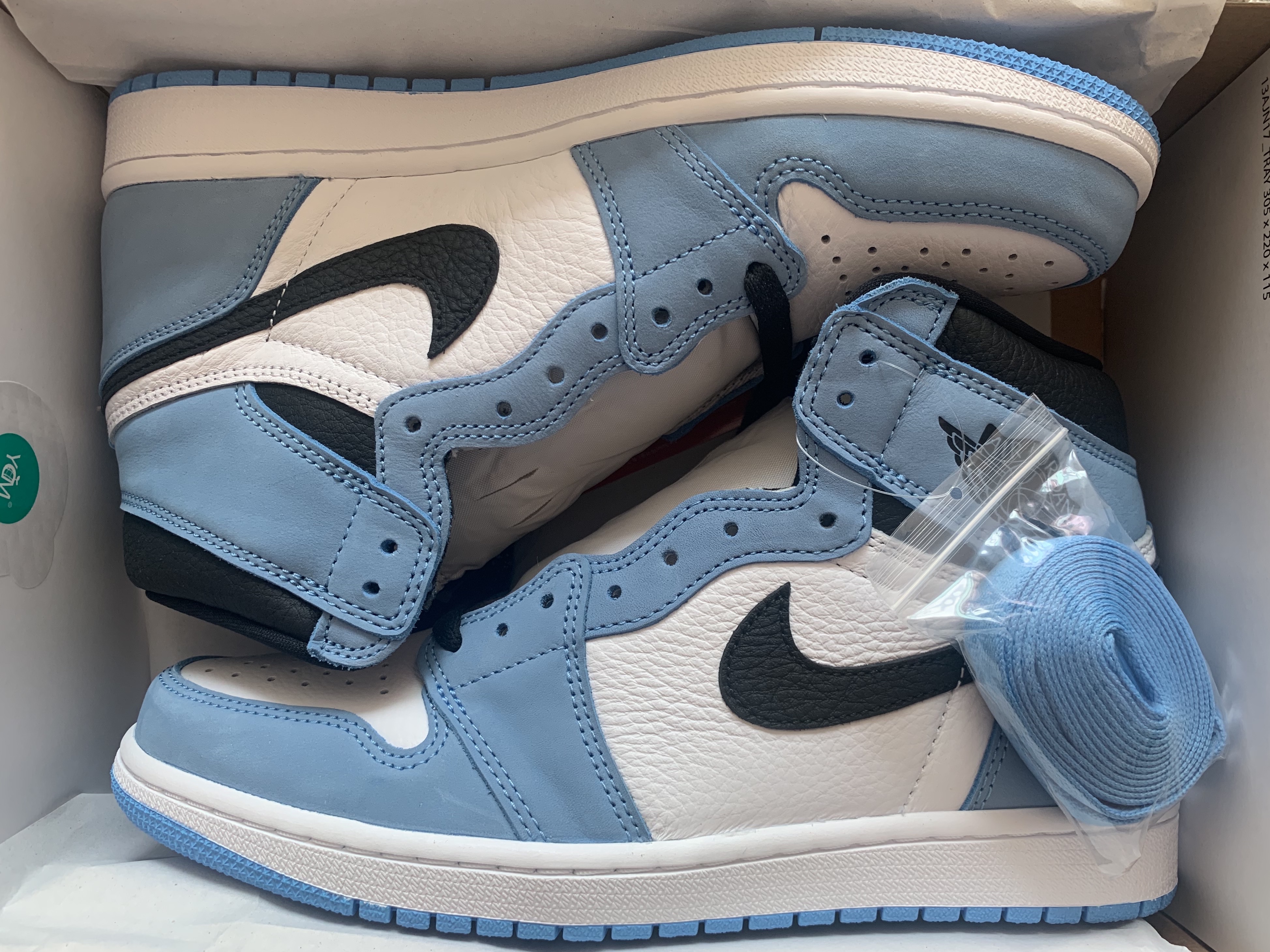 Jordan 1 Retro High OG University Blue 착용 스타일