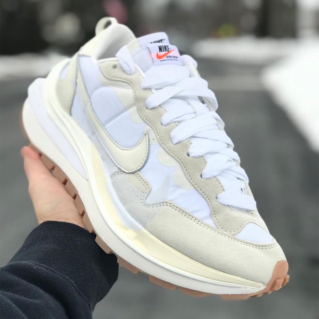 Nike x Sacai VaporWaffle Tour Yellow & Gorge Green Sail, Nike x Sacai VaporWaffle String & Black Villain Red 착용 스타일 - 2