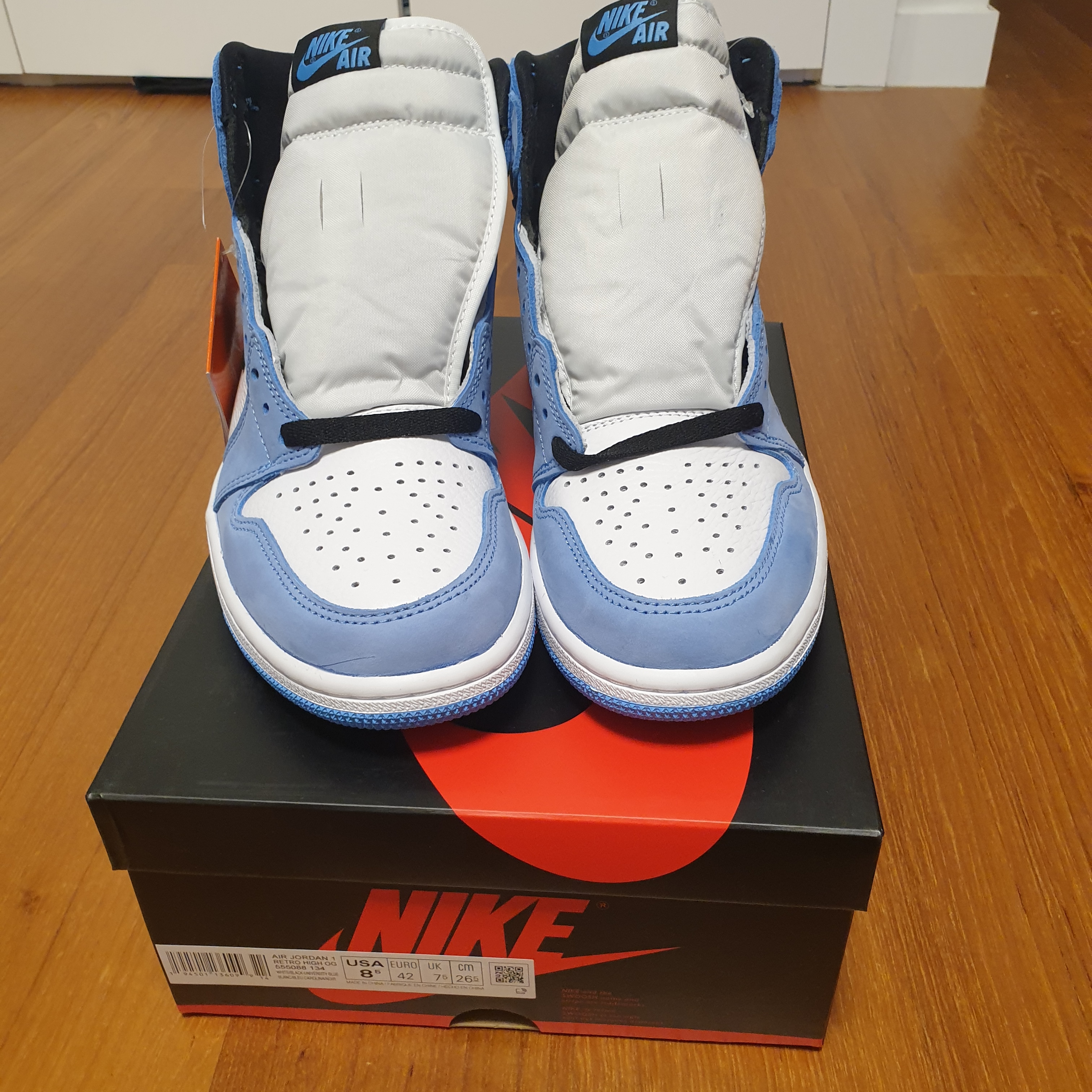 Jordan 1 Retro High OG University Blue 착용 스타일 - 2