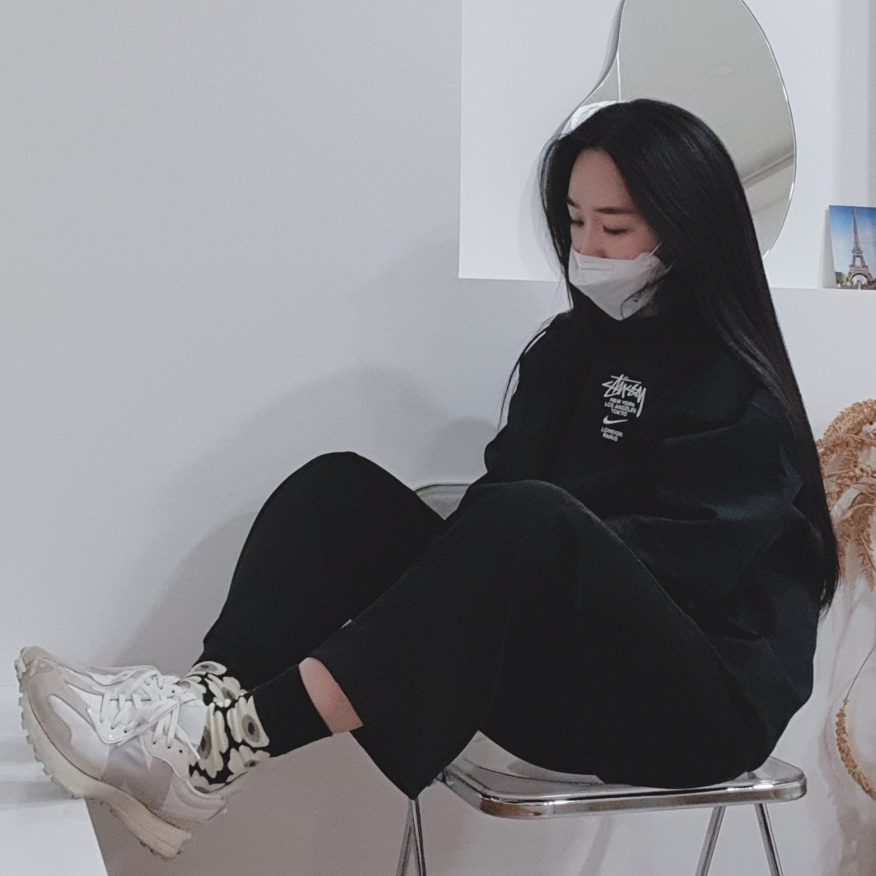 (W) New Balance 327 White Moonbeam, Nike x Stussy NRG ZR Fleece Crewneck Black - Asia 착용 스타일