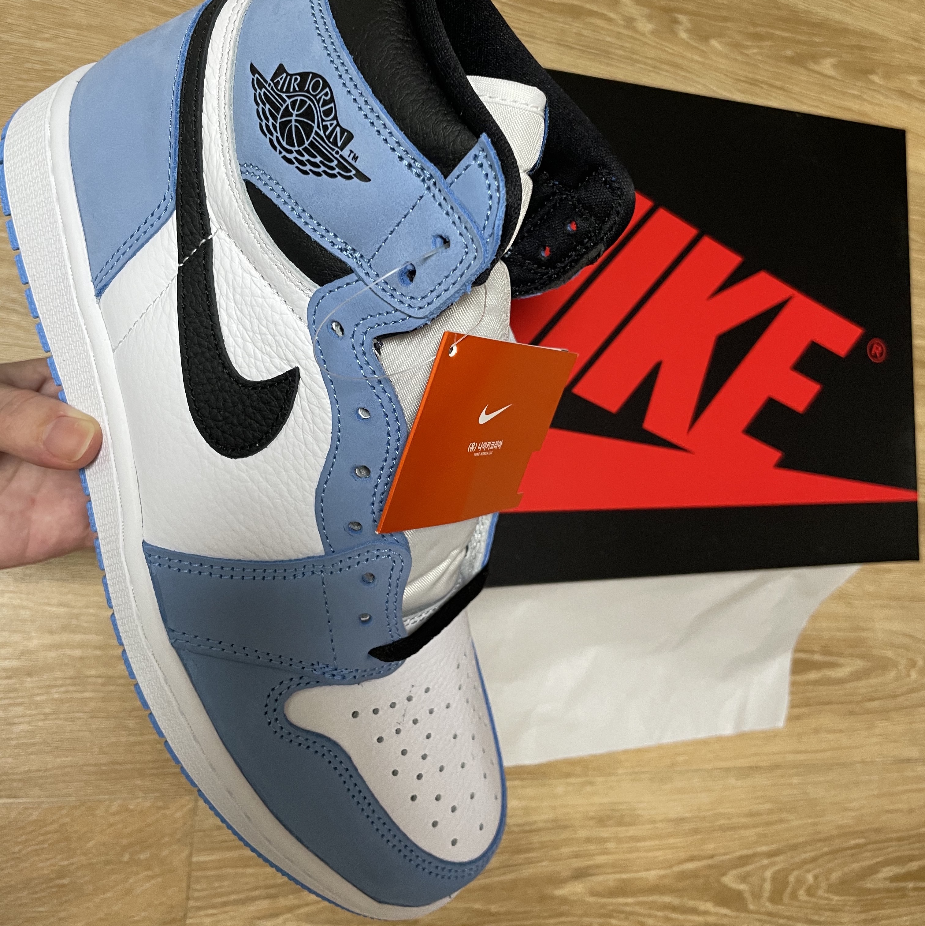 Jordan 1 Retro High OG University Blue 착용 스타일