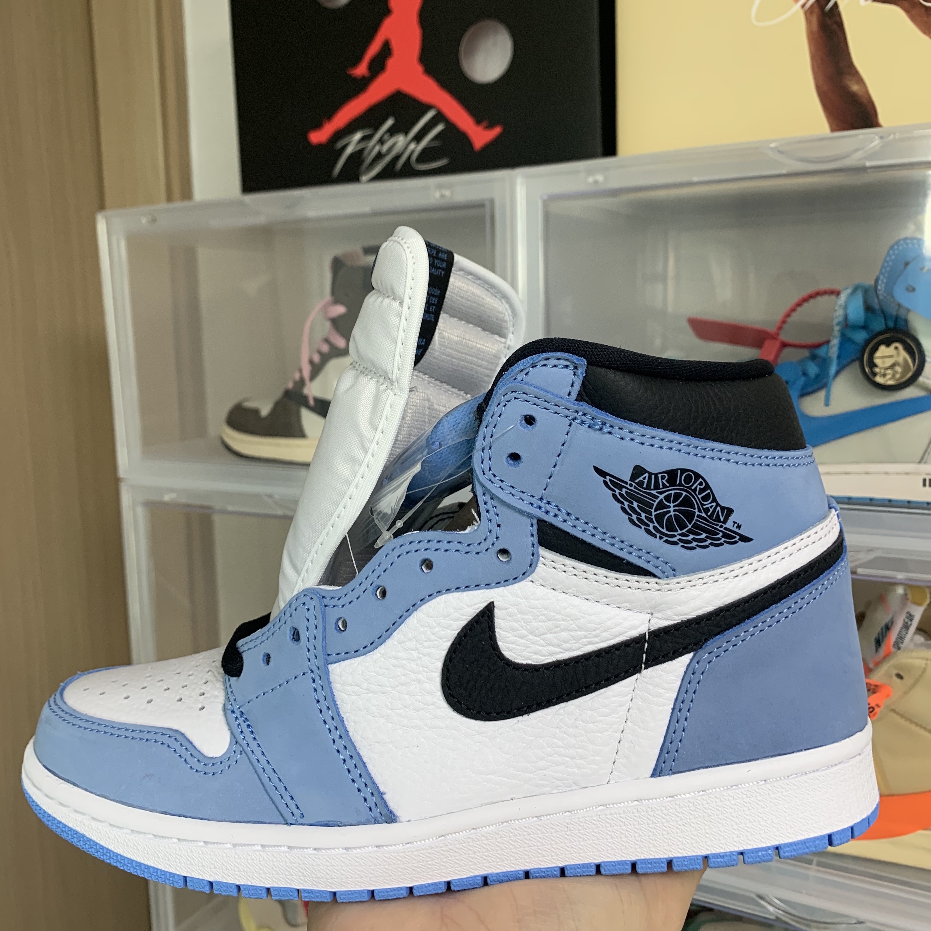 Jordan 1 Retro High OG University Blue 착용 스타일