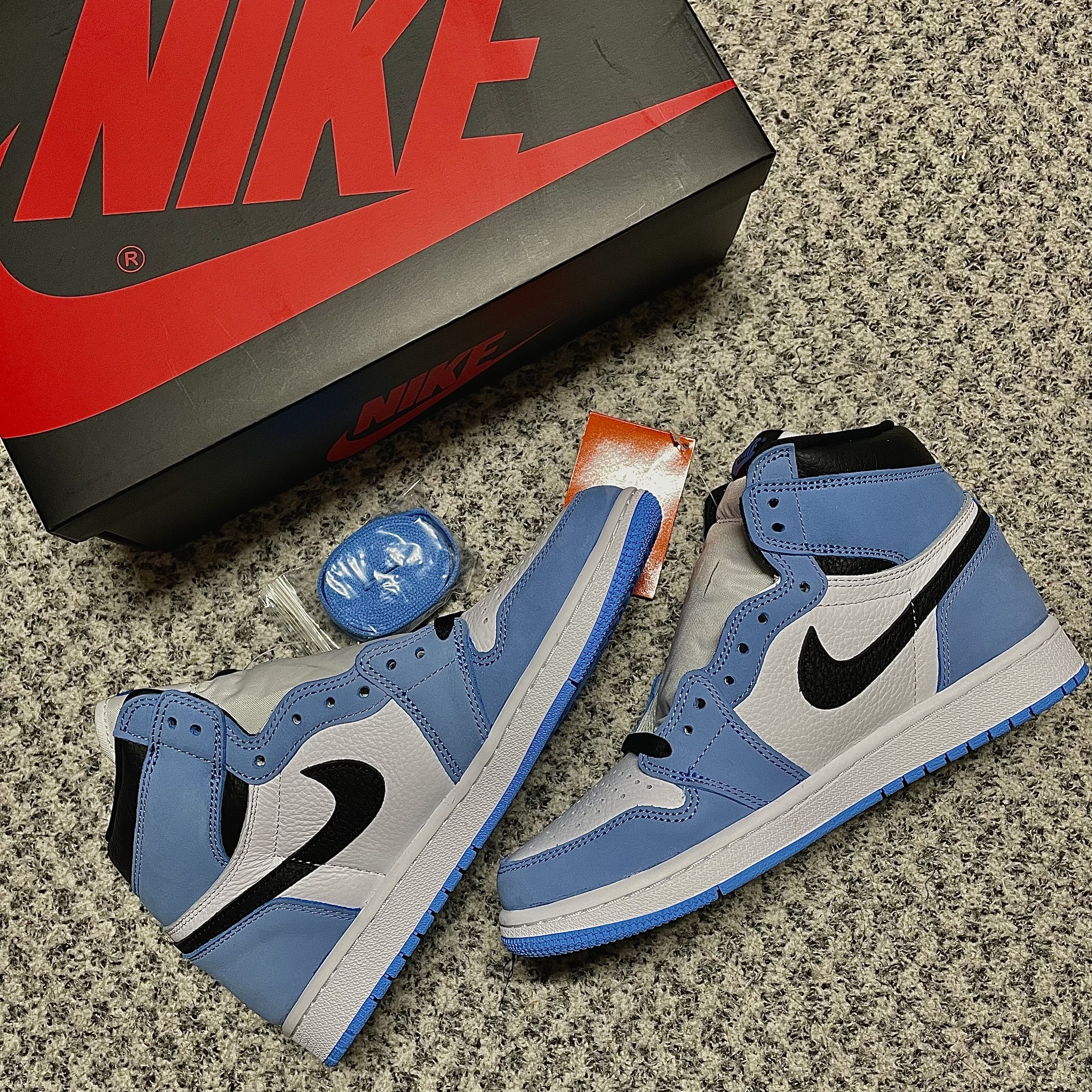 Jordan 1 Retro High OG University Blue 착용 스타일