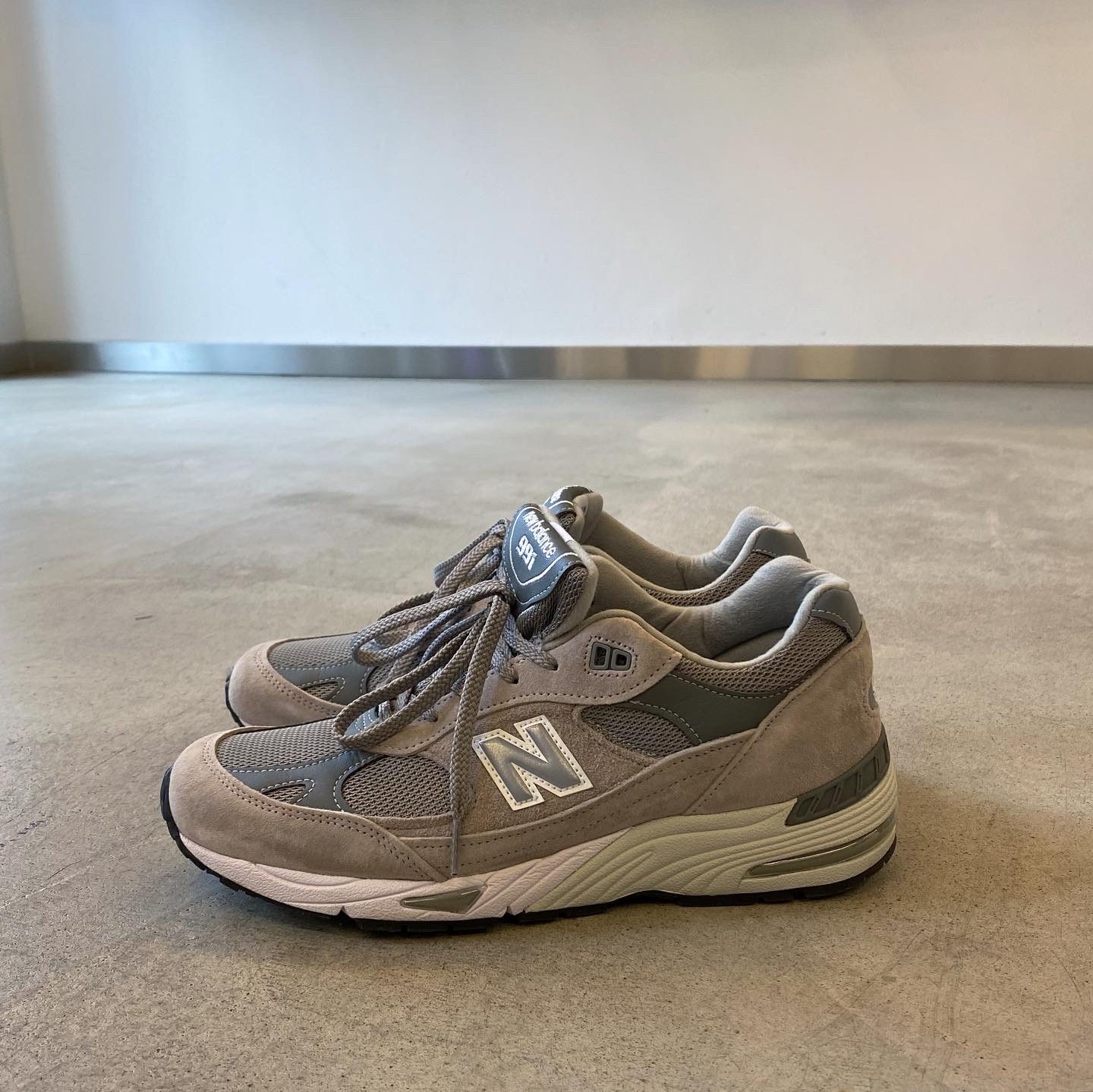 New Balance 991 Made in UK Grey 착용 스타일 - 4