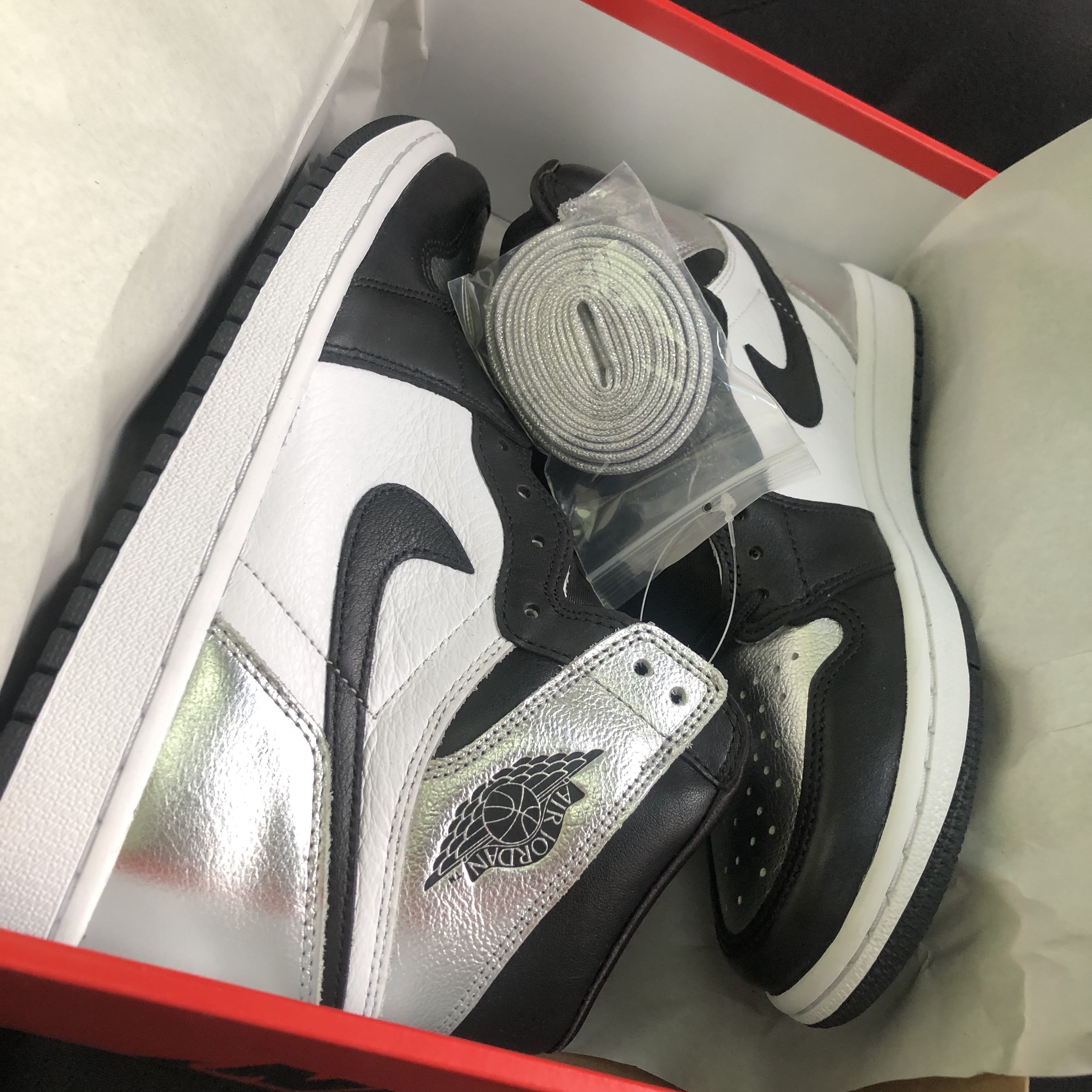 (W) Jordan 1 Retro High OG Silver Toe 착용 스타일 - 1