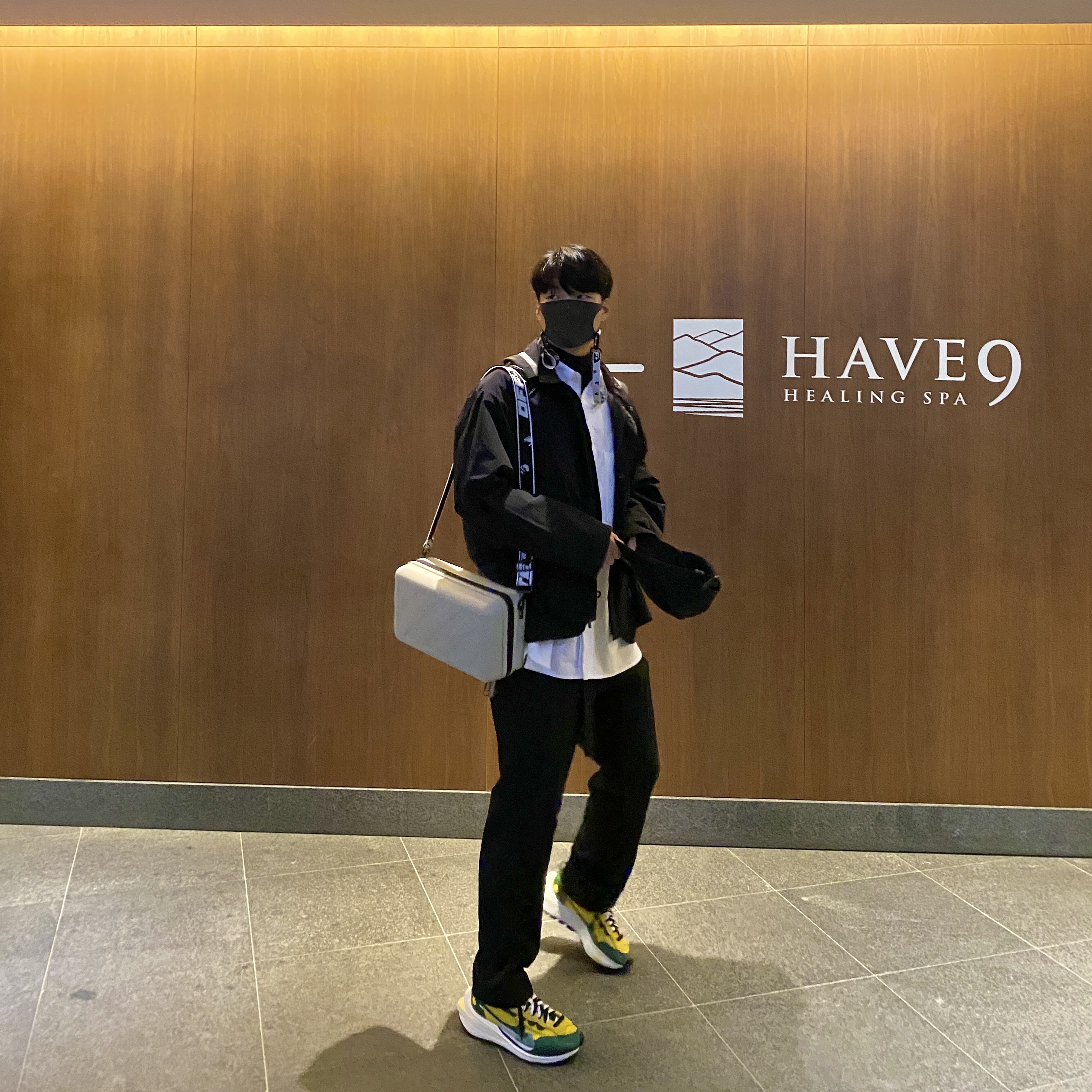 Nike x Sacai VaporWaffle Tour Yellow & Gorge Green Sail 착용 스타일