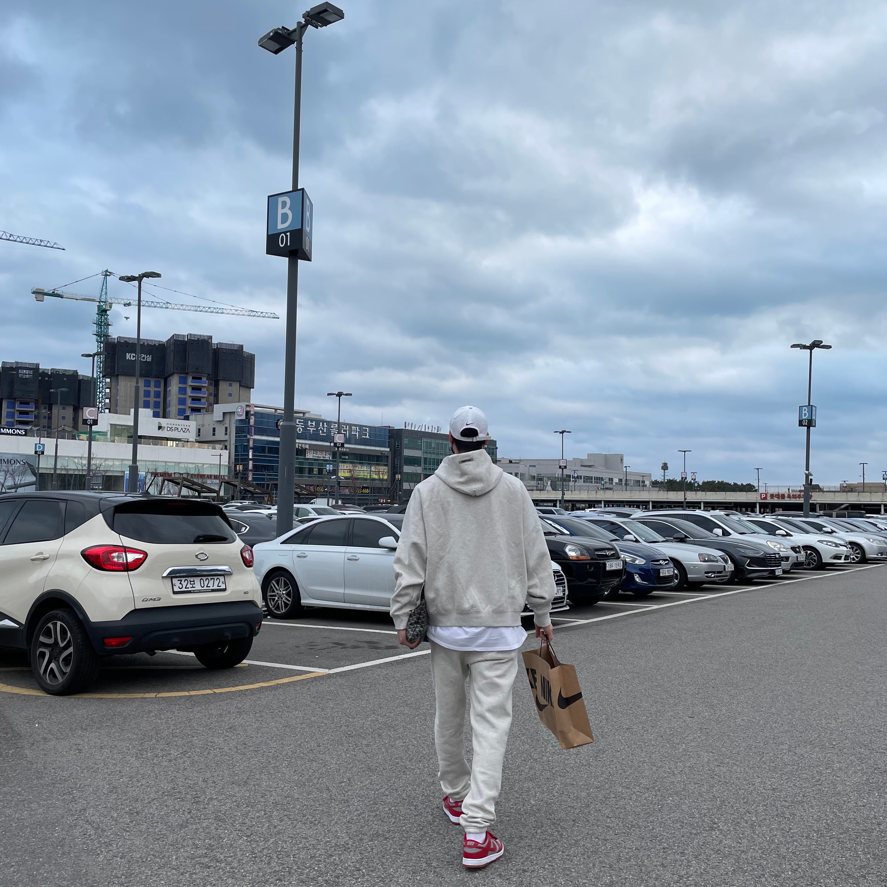 Essentials 3D Silicon Applique Pullover Hoodie Oatmeal/Oatmeal Heather/Light Heather Oatmeal 2020, Essentials Sweatpants Oatmeal/Oatmeal Heather/Light Heather Oatmeal 2020 착용 스타일 - 3