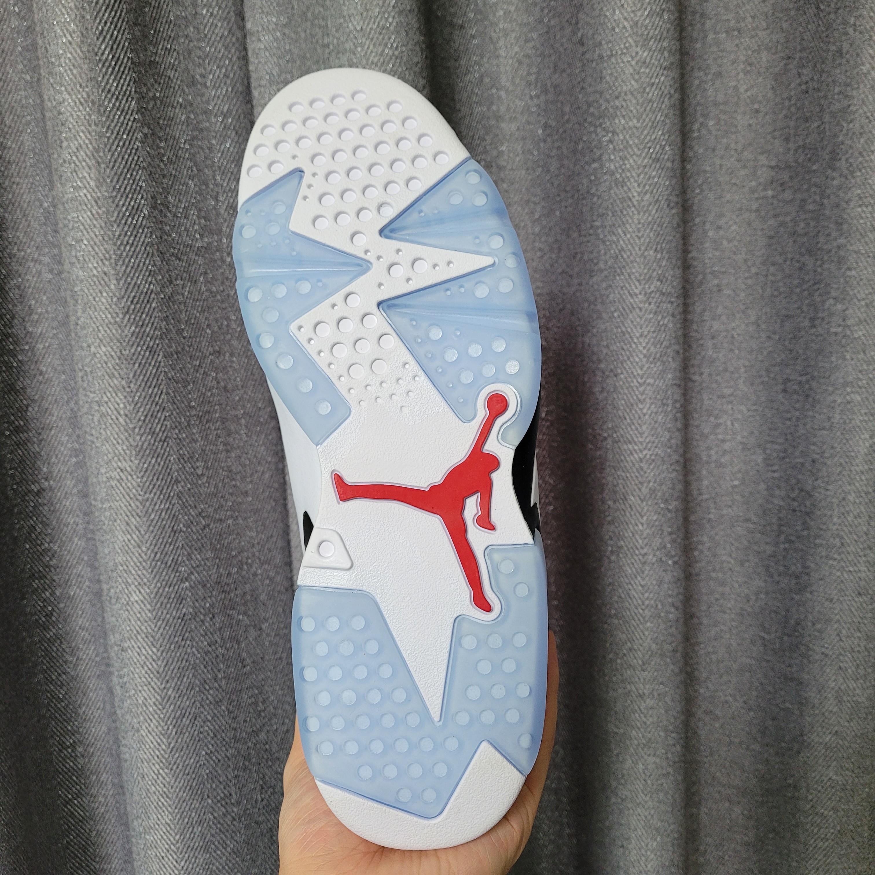 Jordan 6 Retro Carmine 2021 착용 스타일 - 4