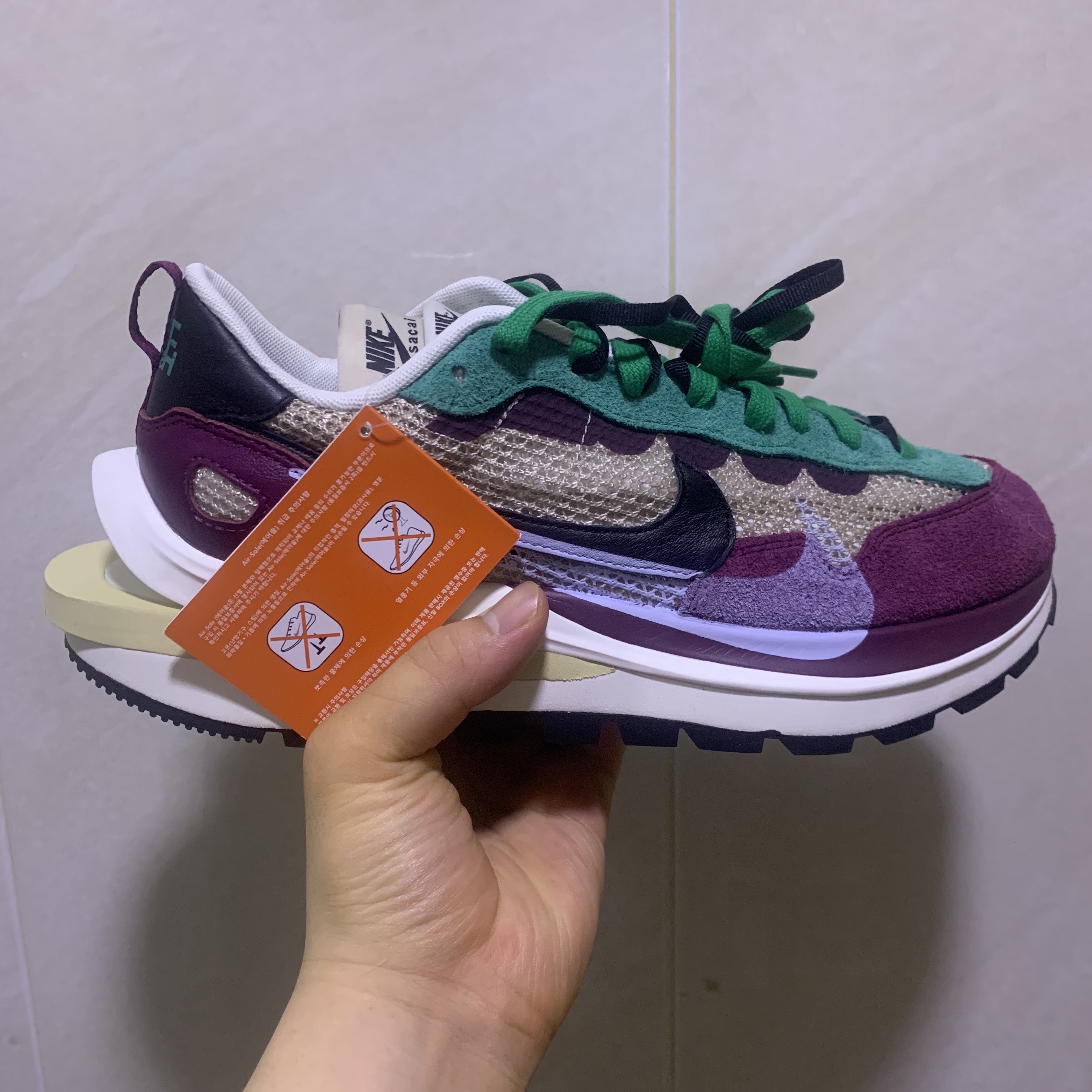 Nike x Sacai VaporWaffle String & Black Villain Red 착용 스타일