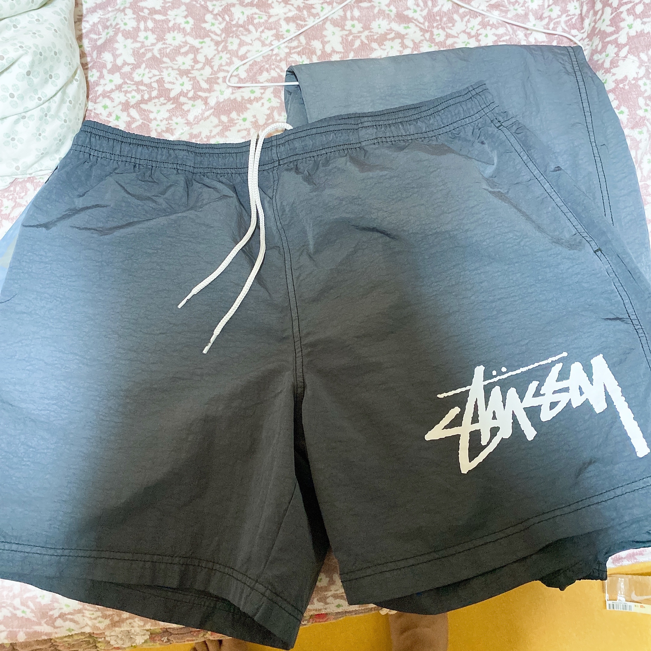 Nike x Stussy Windrunner Jacket Off Noir, Nike x Stussy Beach Pants Off Noir 착용 스타일 - 2