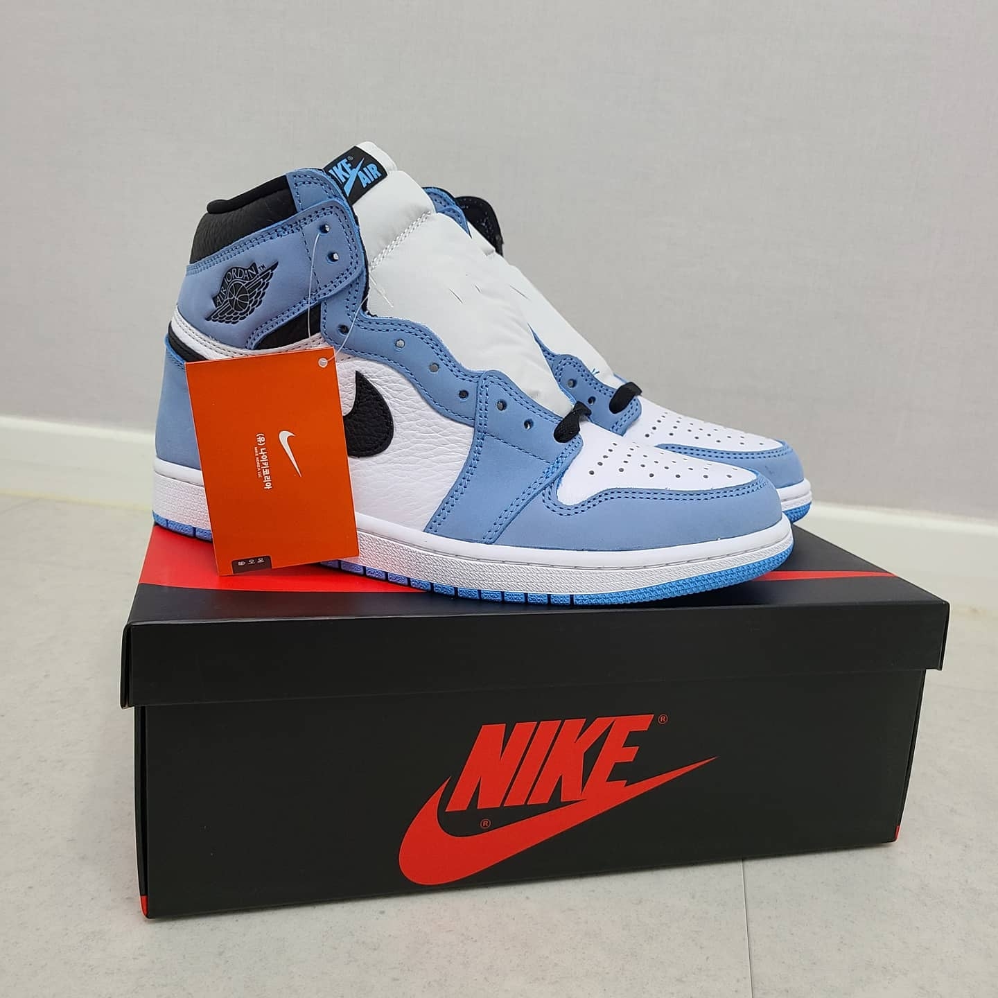 Jordan 1 Retro High OG University Blue 착용 스타일