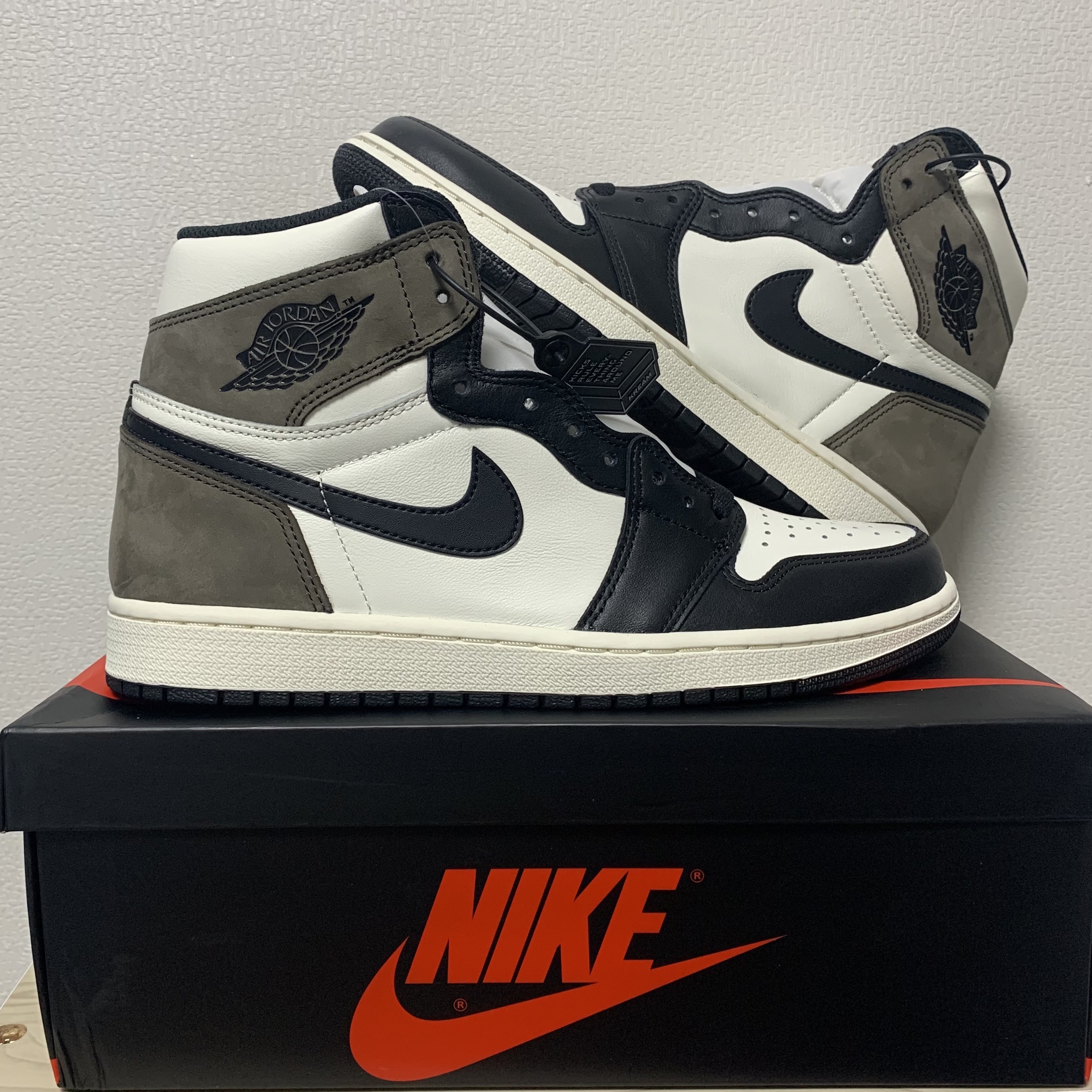 Jordan 1 Retro High OG Black Mocha 착용 스타일
