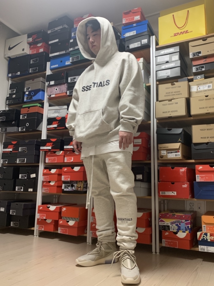 Essentials 3D Silicon Applique Pullover Hoodie Oatmeal/Oatmeal Heather/Light Heather Oatmeal 2020, Essentials Sweatpants Oatmeal/Oatmeal Heather/Light Heather Oatmeal 2020 착용 스타일