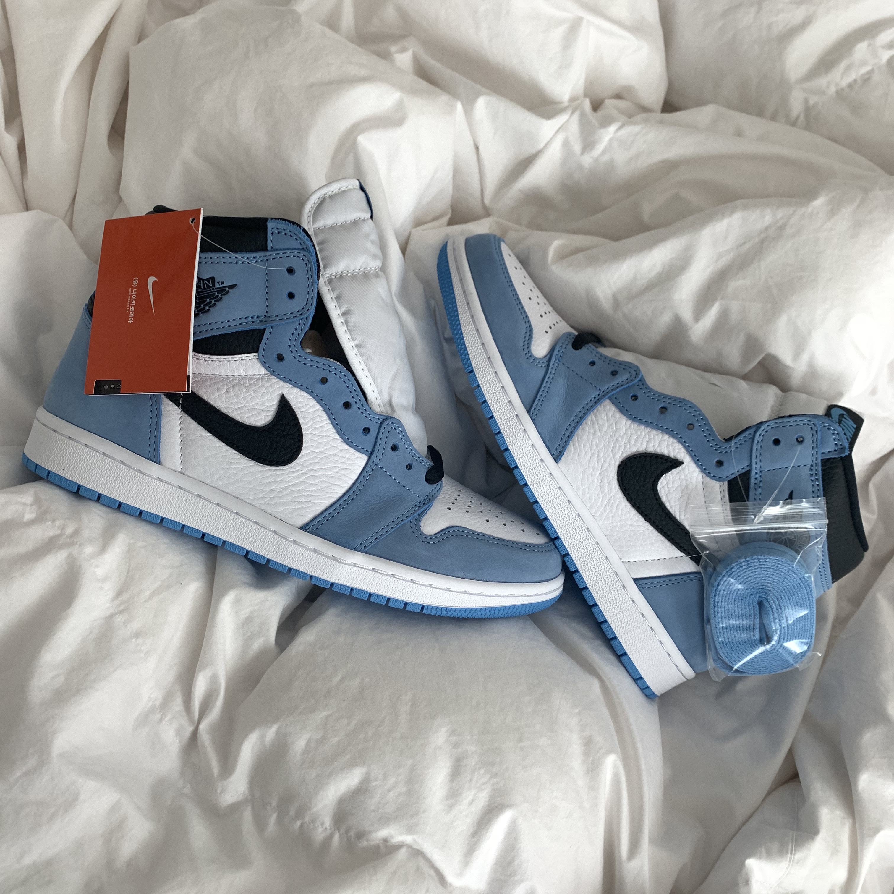 Jordan 1 Retro High OG University Blue 착용 스타일