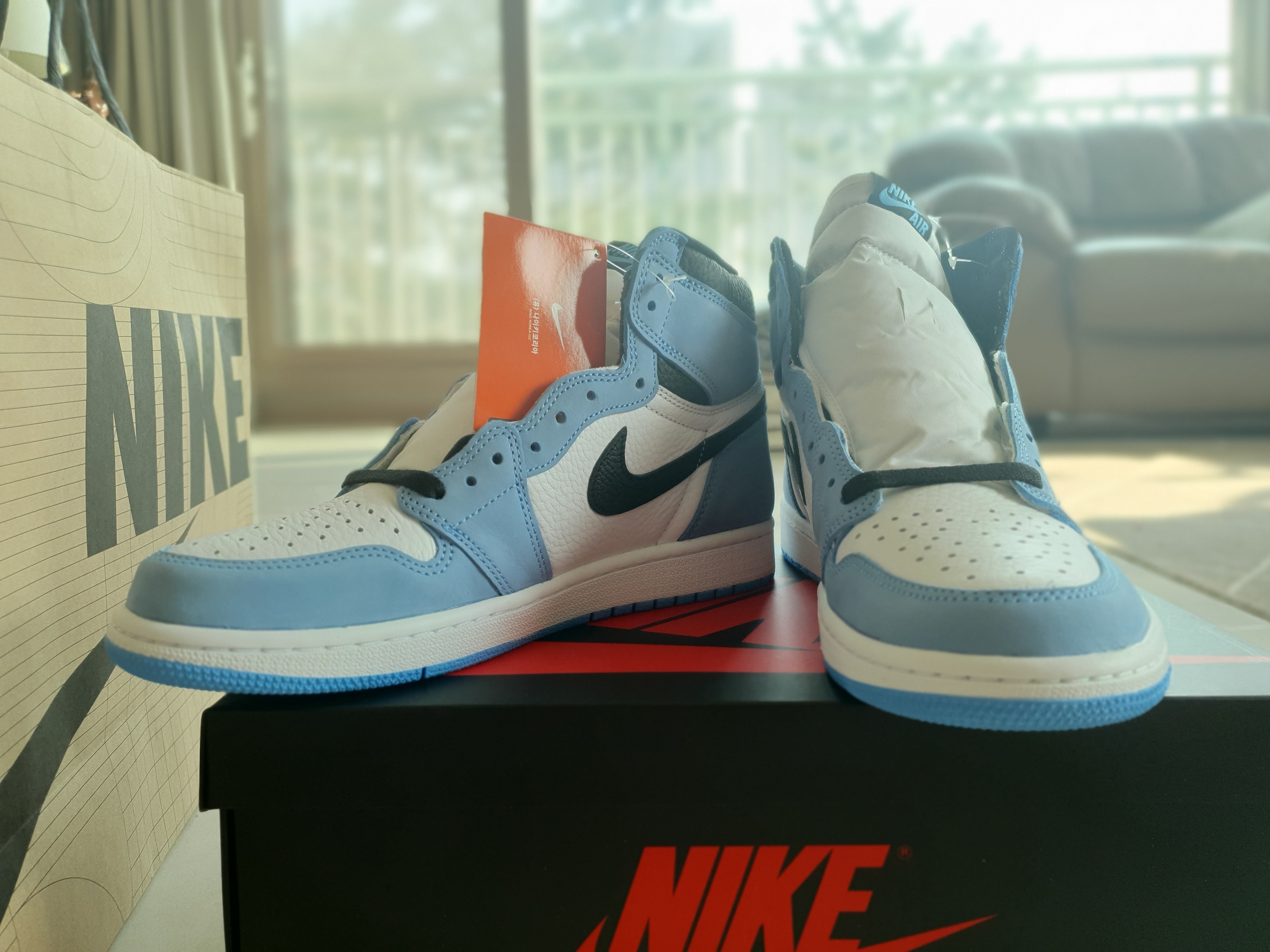 Jordan 1 Retro High OG University Blue 착용 스타일 - 1