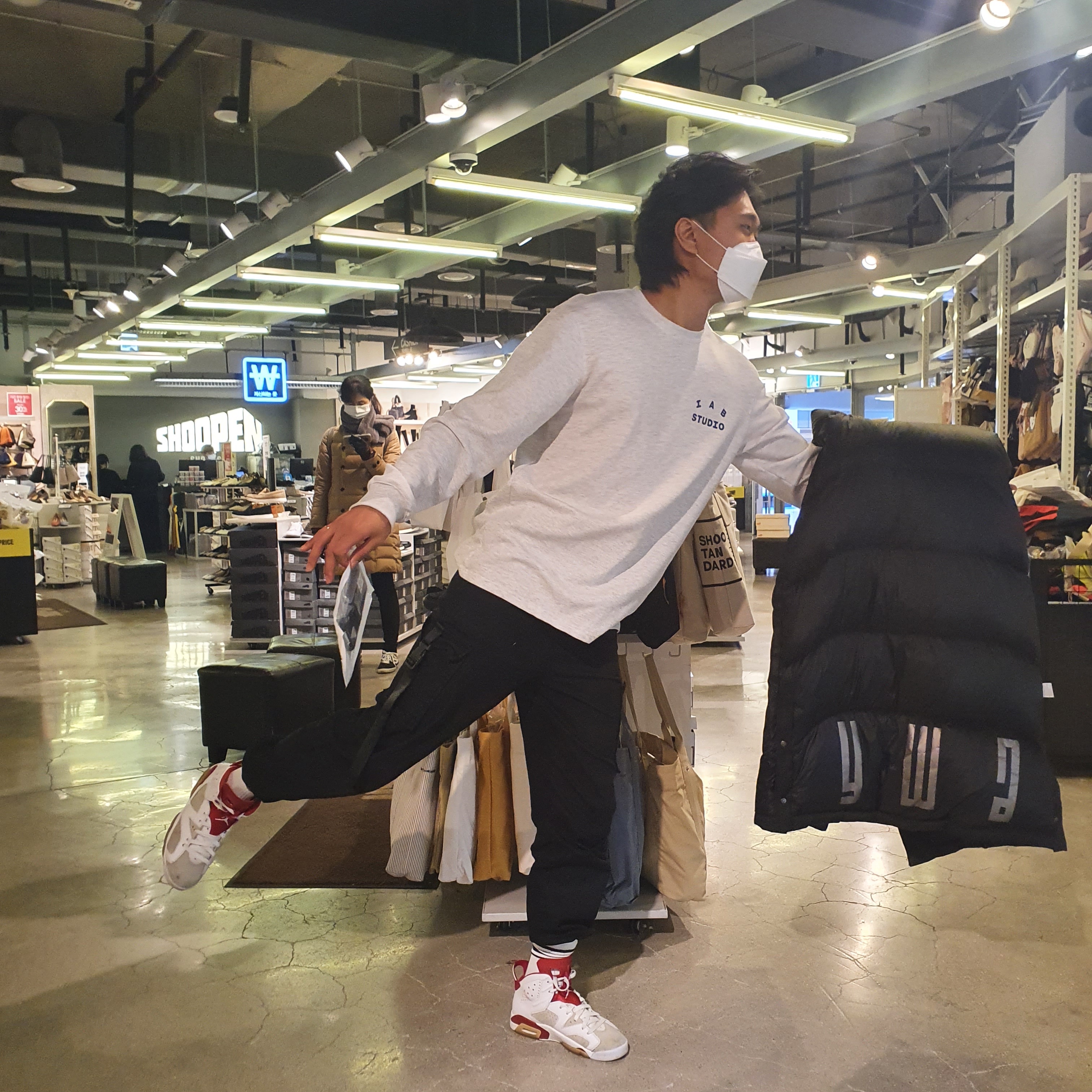 Jordan 6 Retro Hare, IAB Studio Long Sleeve Light Gray 착용 스타일