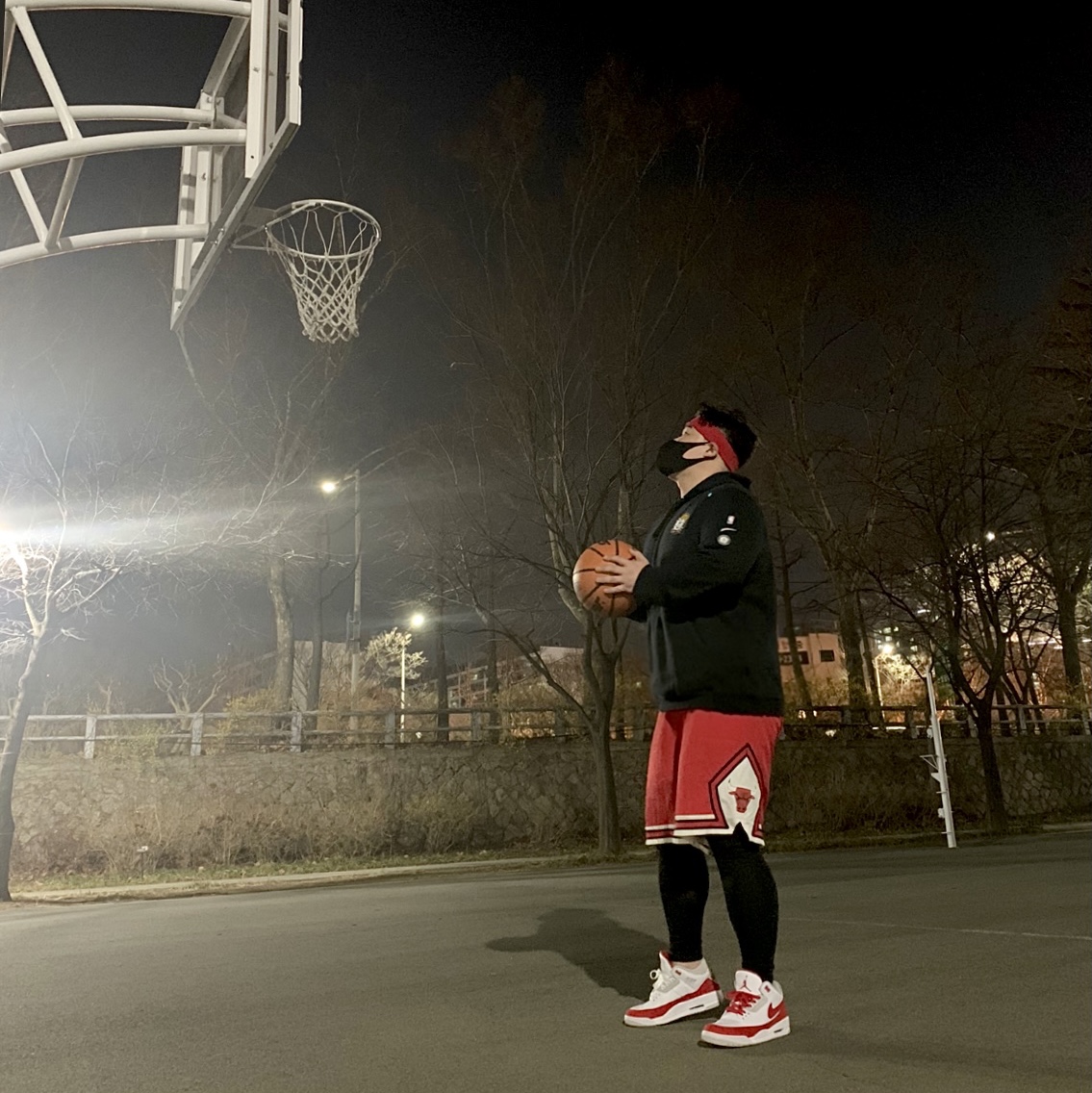 Jordan 3 Retro Tinker White University Red 착용 스타일 - 1