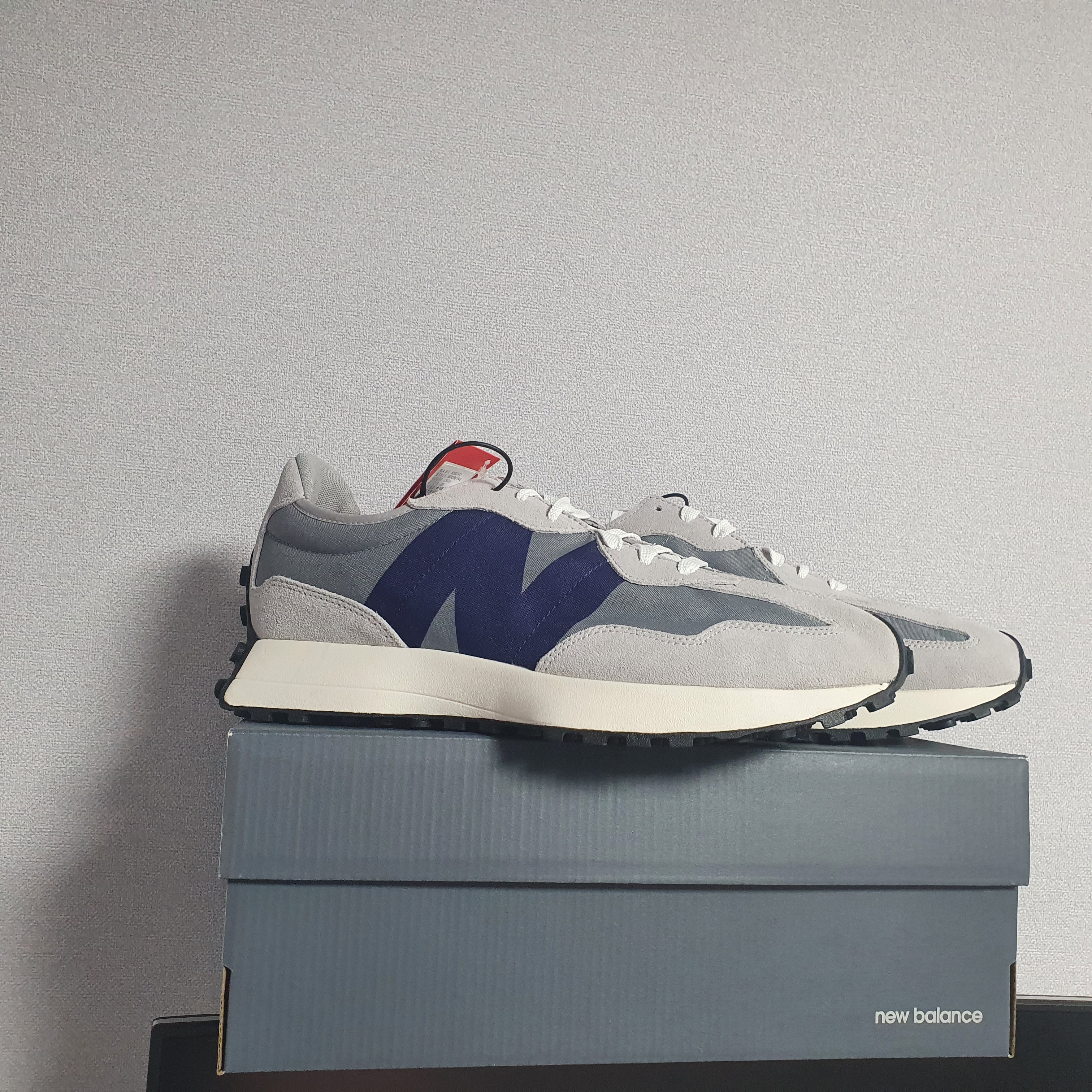 New Balance 327 Grey Purple 착용 스타일