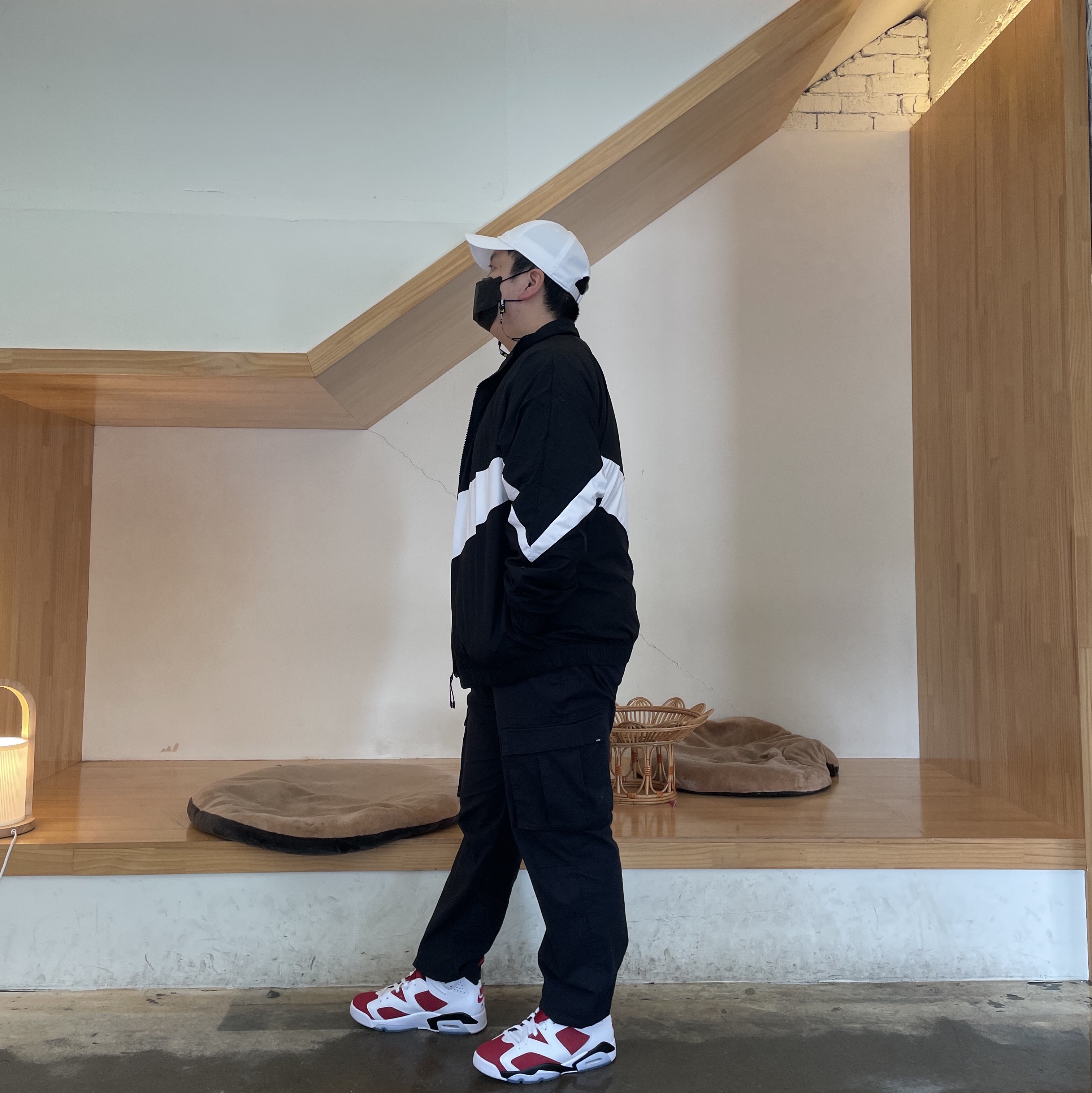 Jordan 6 Retro Carmine 2021 착용 스타일 - 1