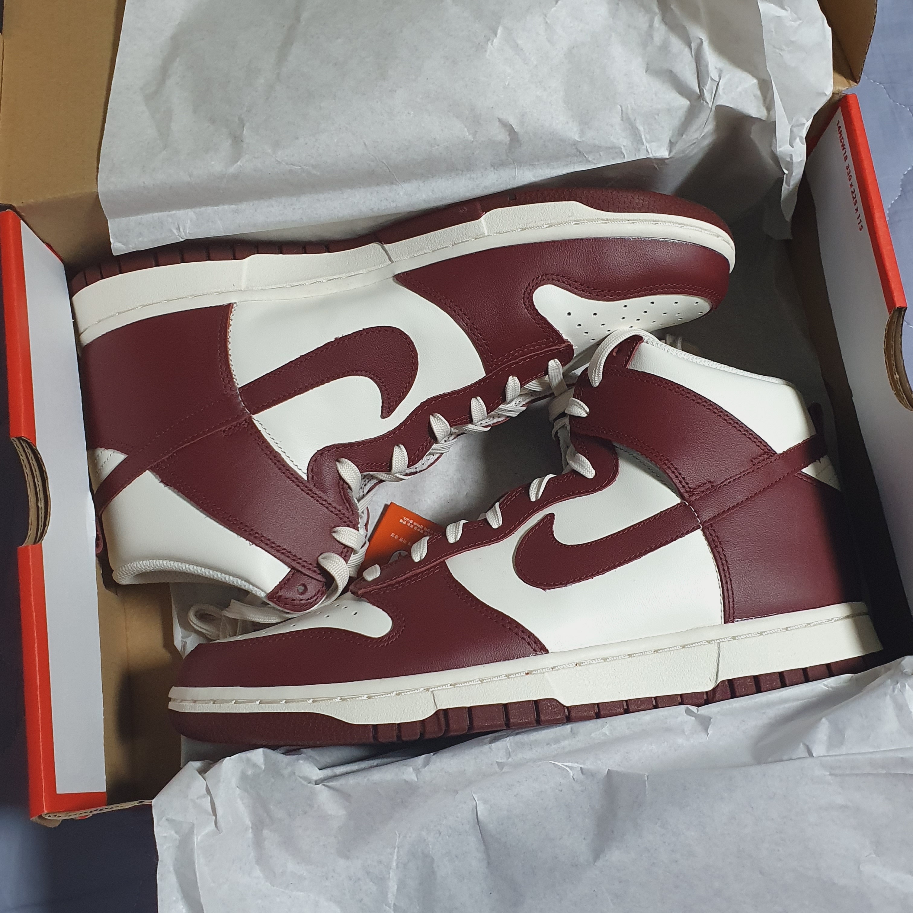 (W) Nike Dunk High Team Red 착용 스타일
