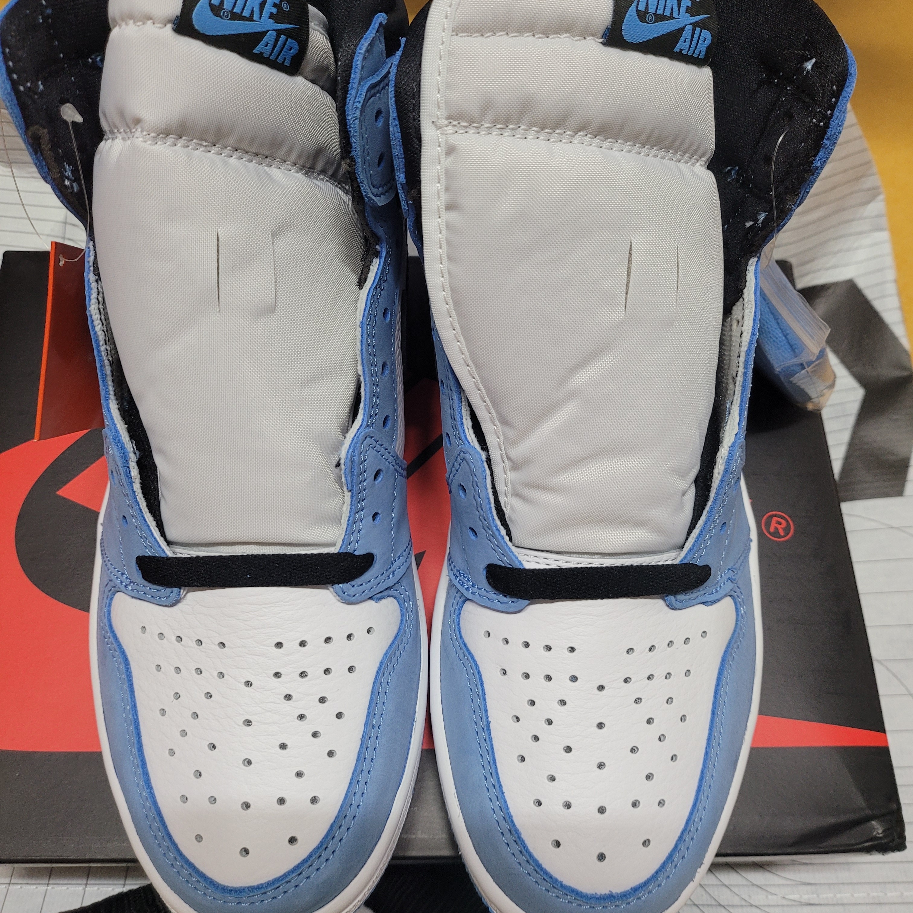 Jordan 1 Retro High OG University Blue 착용 스타일 - 1