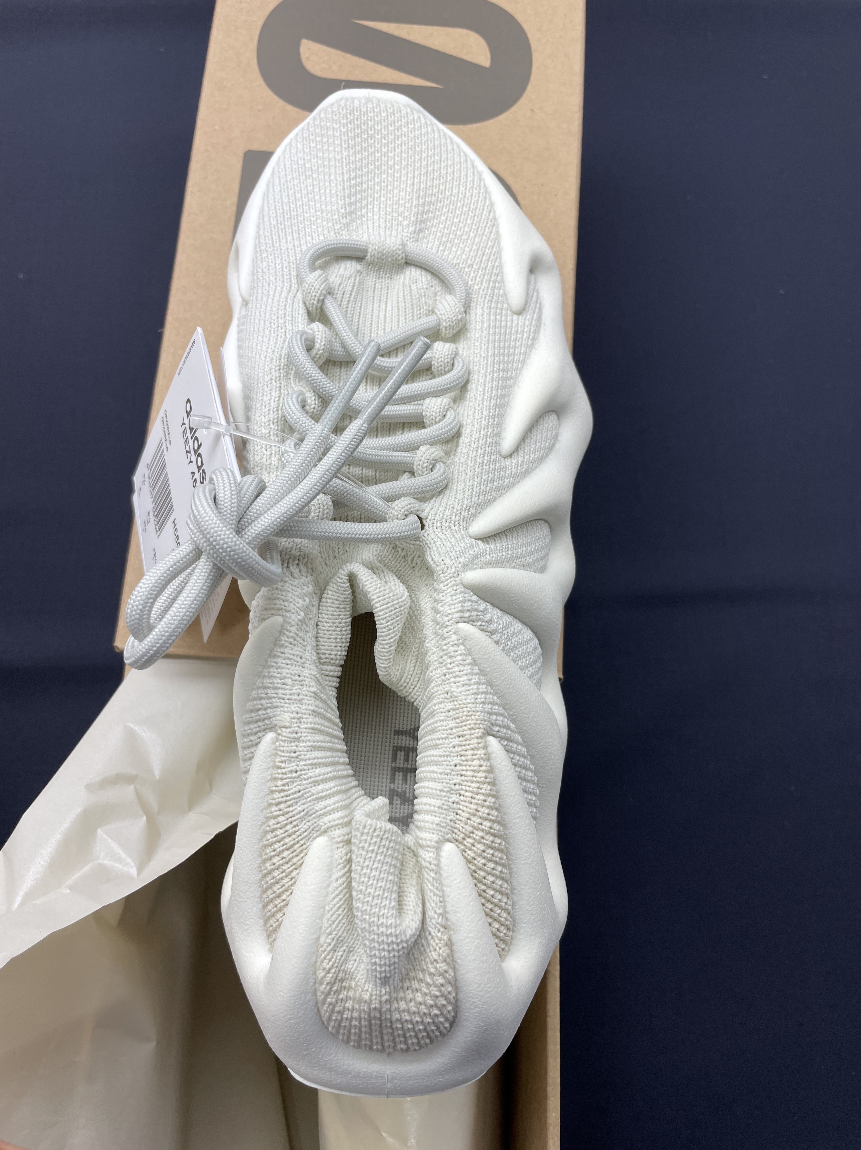 Adidas Yeezy 450 Cloud White 착용 스타일