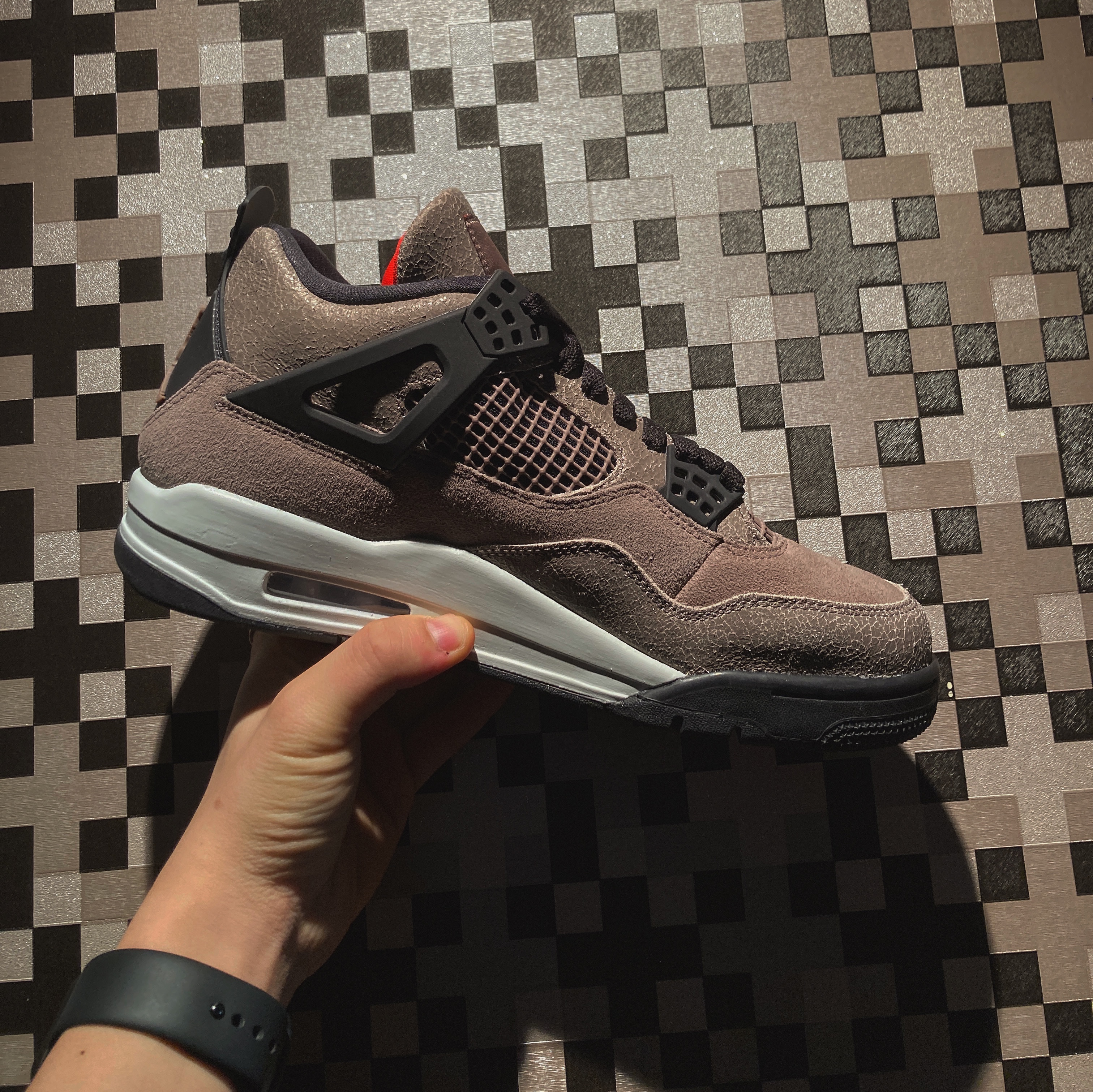 Jordan 4 Retro Taupe Haze 착용 스타일