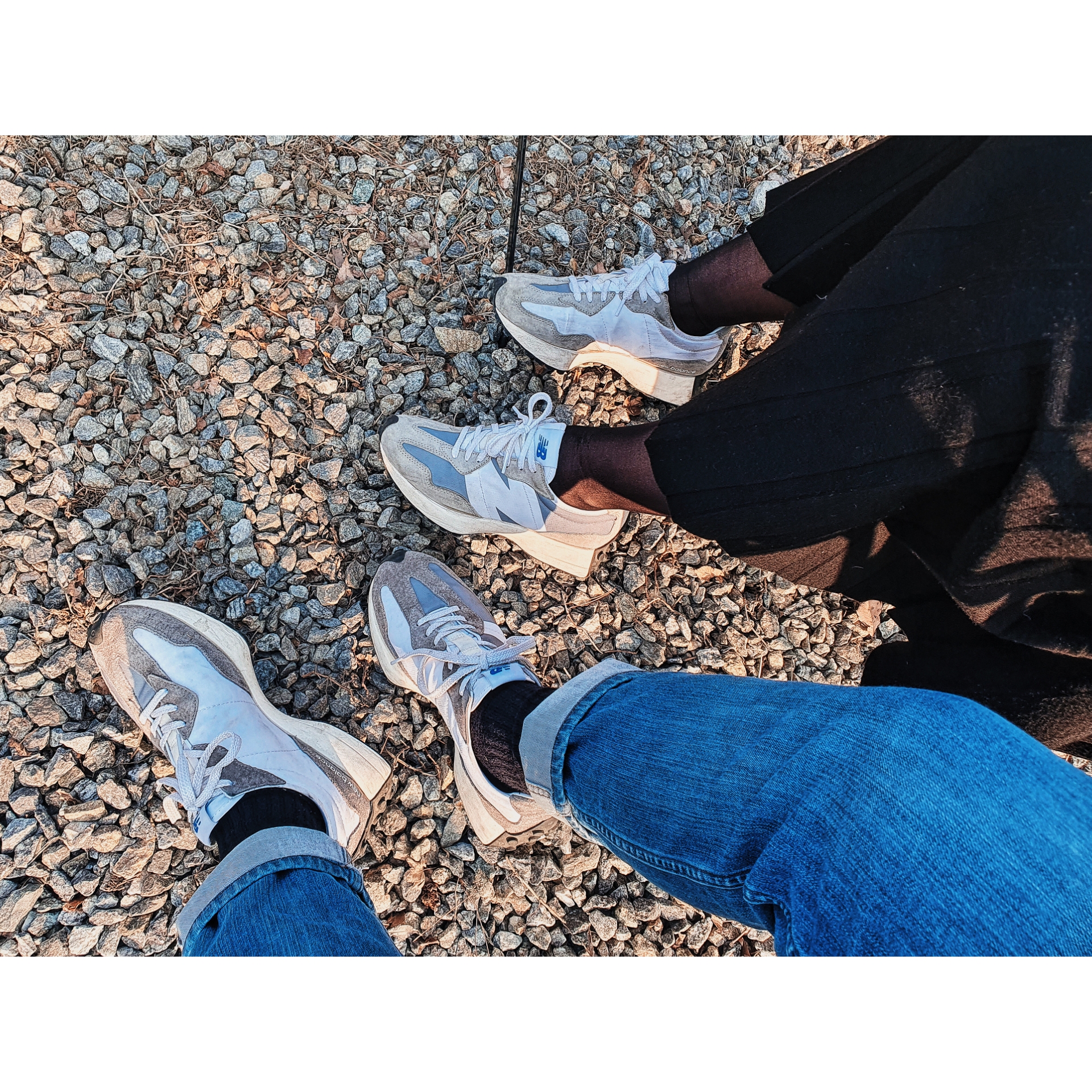 New Balance 327 Grey 착용 스타일
