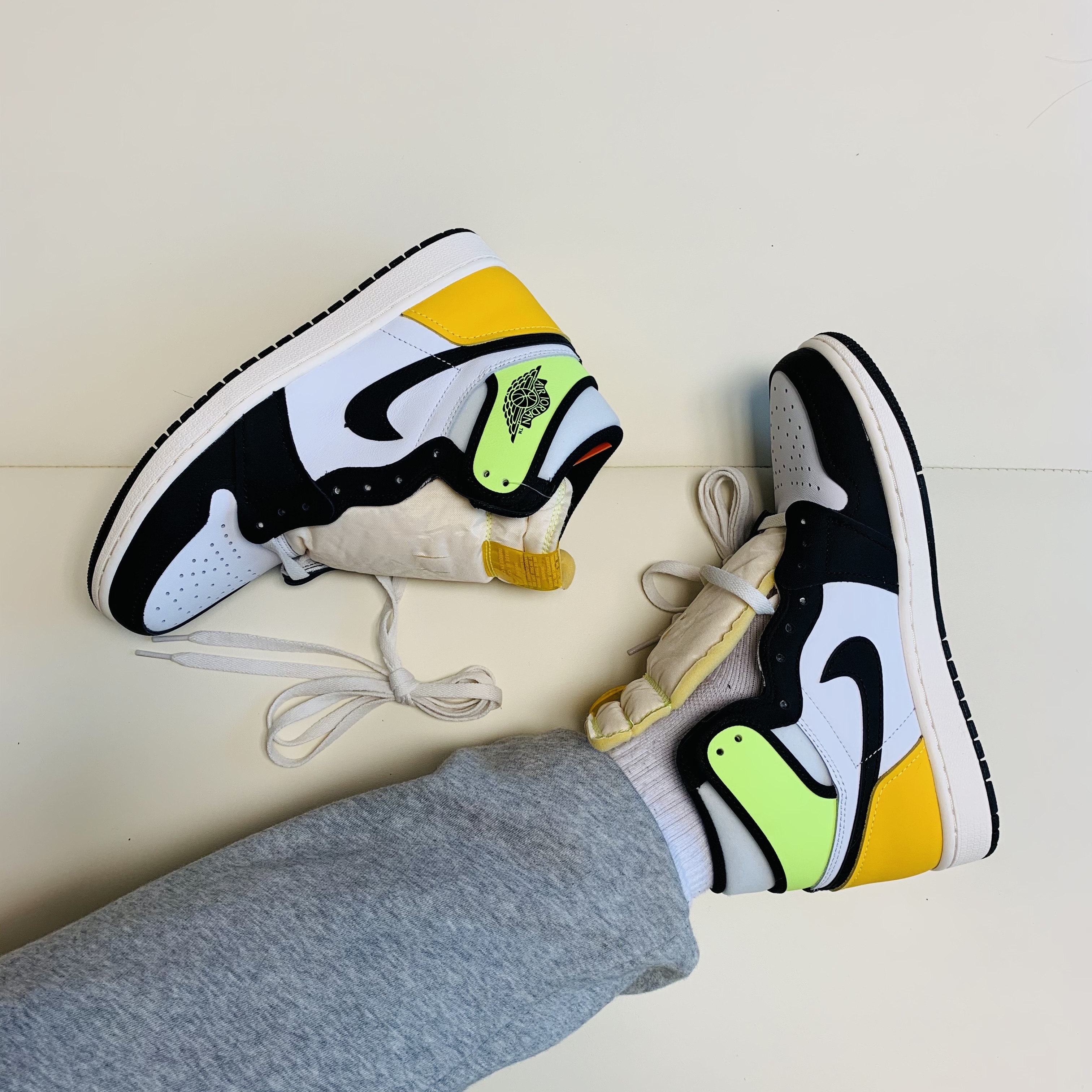 Jordan 1 Retro High OG Volt Gold 착용 스타일