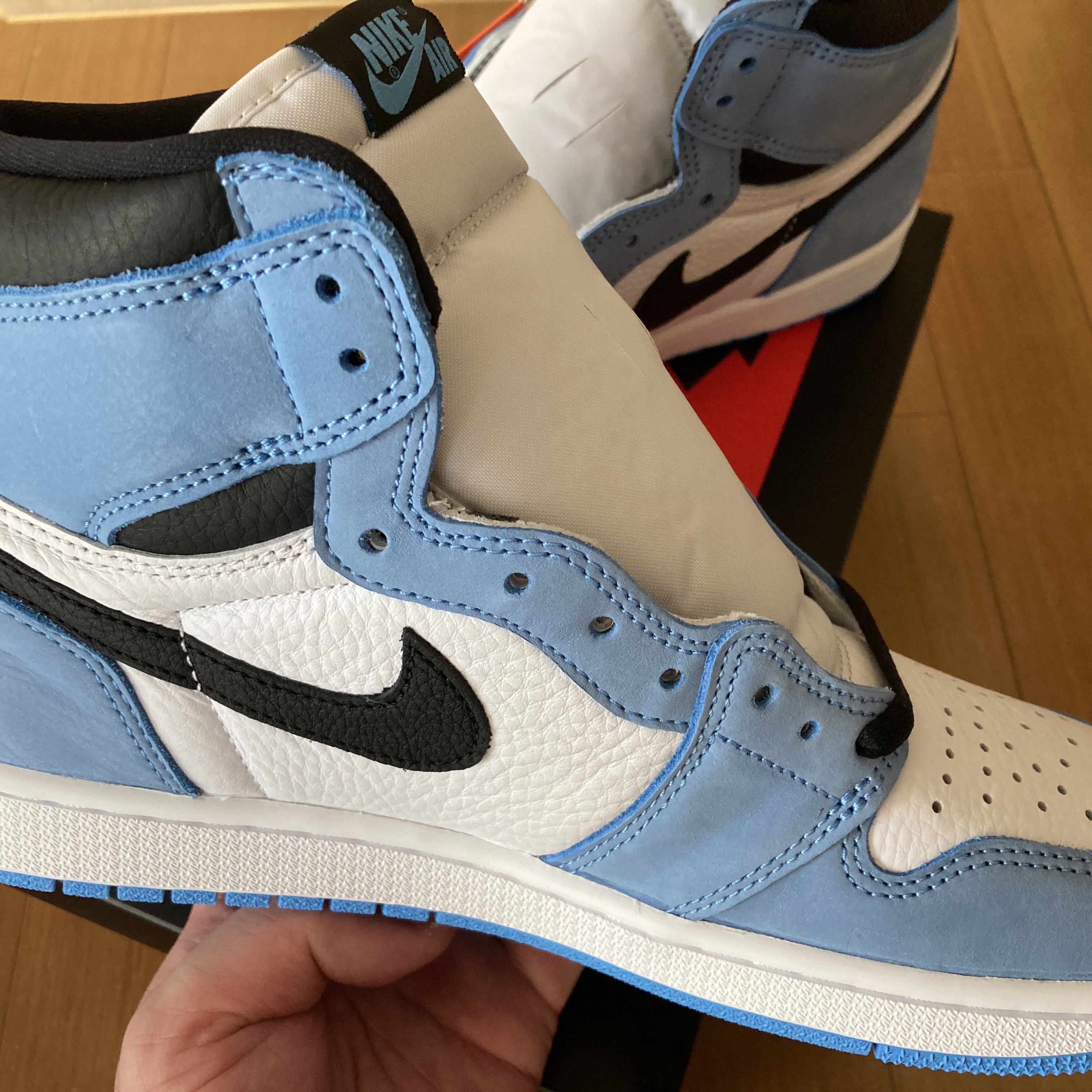 Jordan 1 Retro High OG University Blue 착용 스타일 - 1