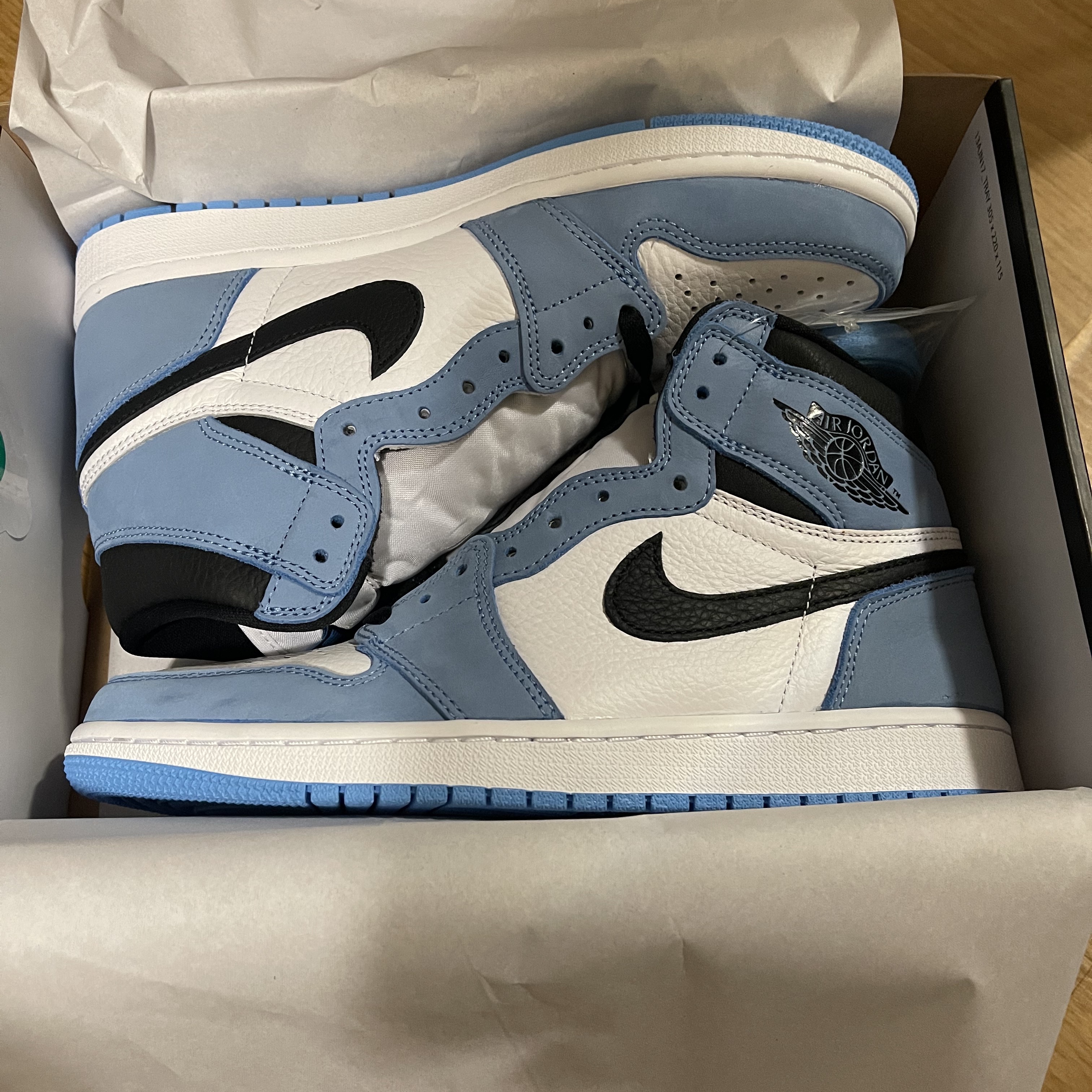 Jordan 1 Retro High OG University Blue 착용 스타일