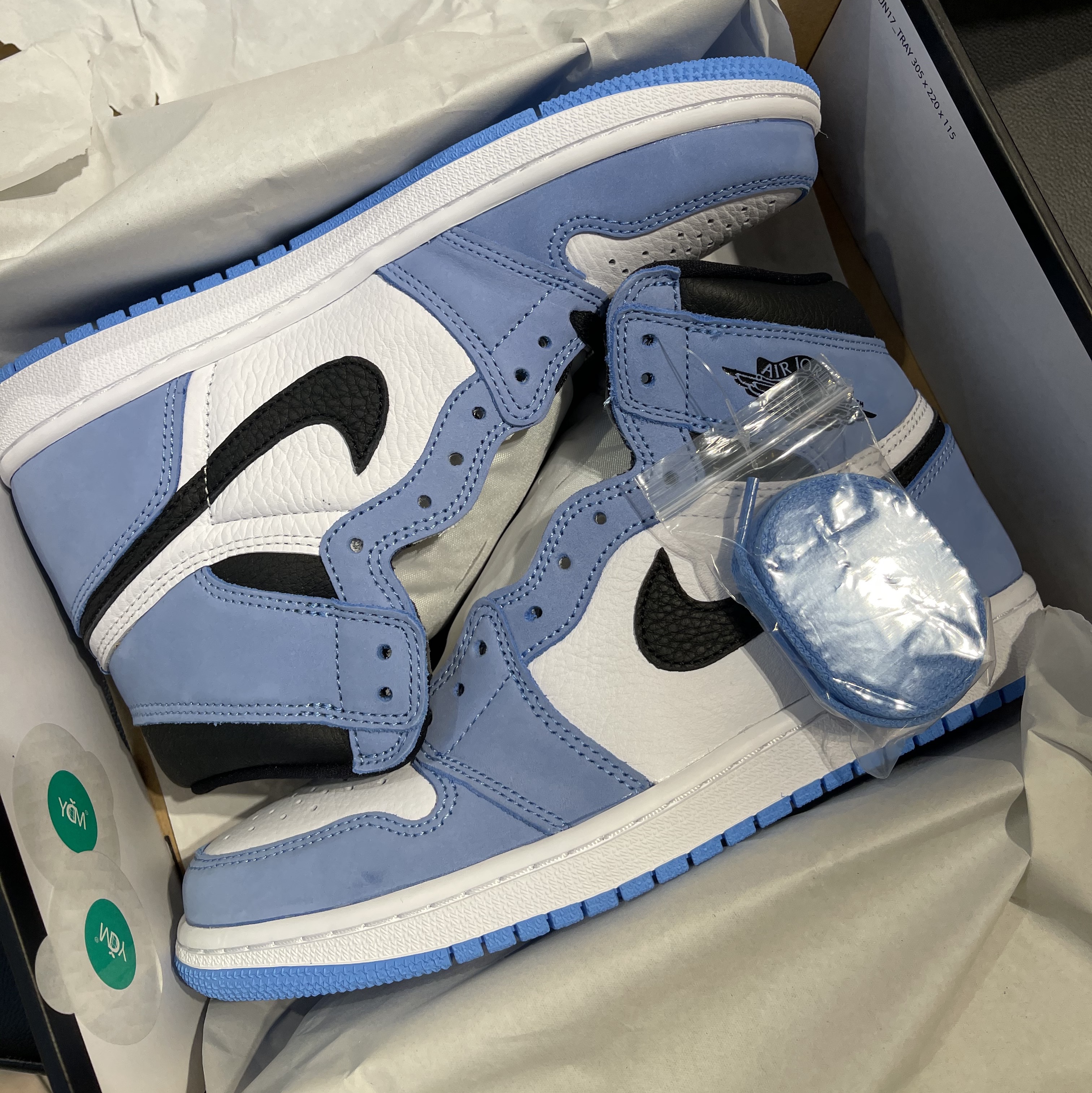 Jordan 1 Retro High OG University Blue 착용 스타일 - 2