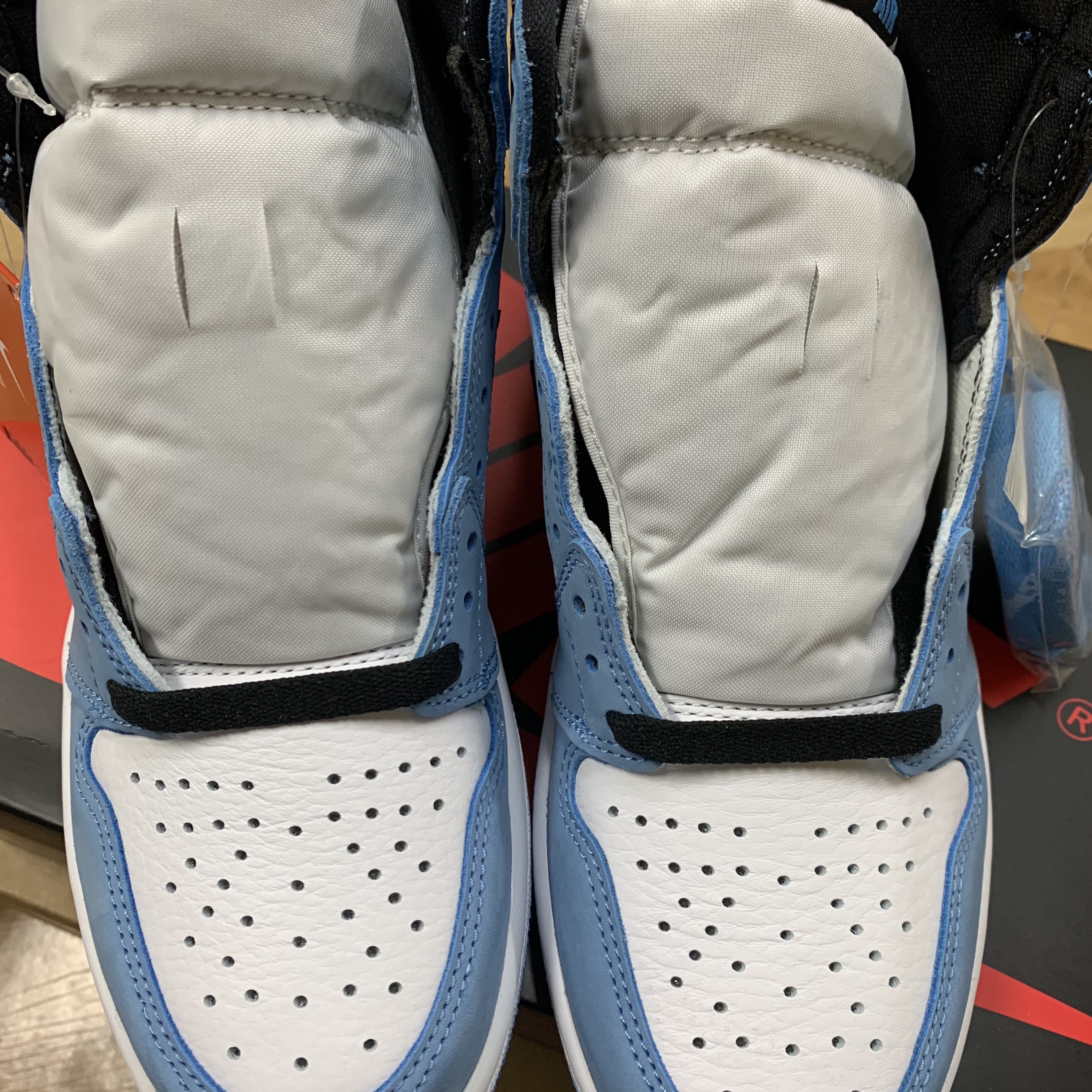 Jordan 1 Retro High OG University Blue 착용 스타일 - 2
