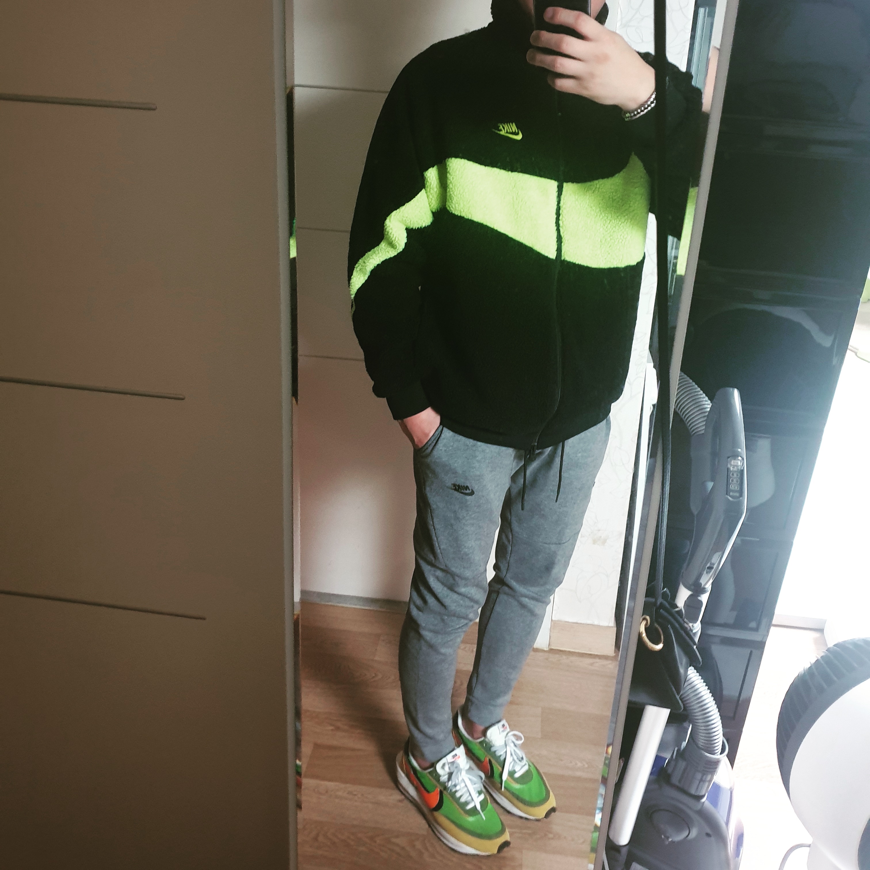Nike x Sacai LDWaffle Green Multi, Nike Big Swoosh Full Zip Jacket Black Volt 착용 스타일