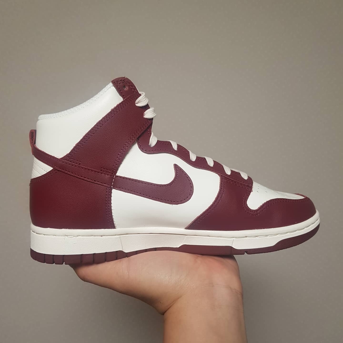 (W) Nike Dunk High Team Red 착용 스타일 - 2