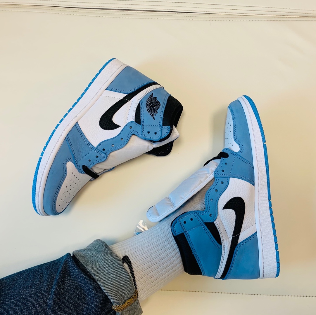 Jordan 1 Retro High OG University Blue 착용 스타일 - 1