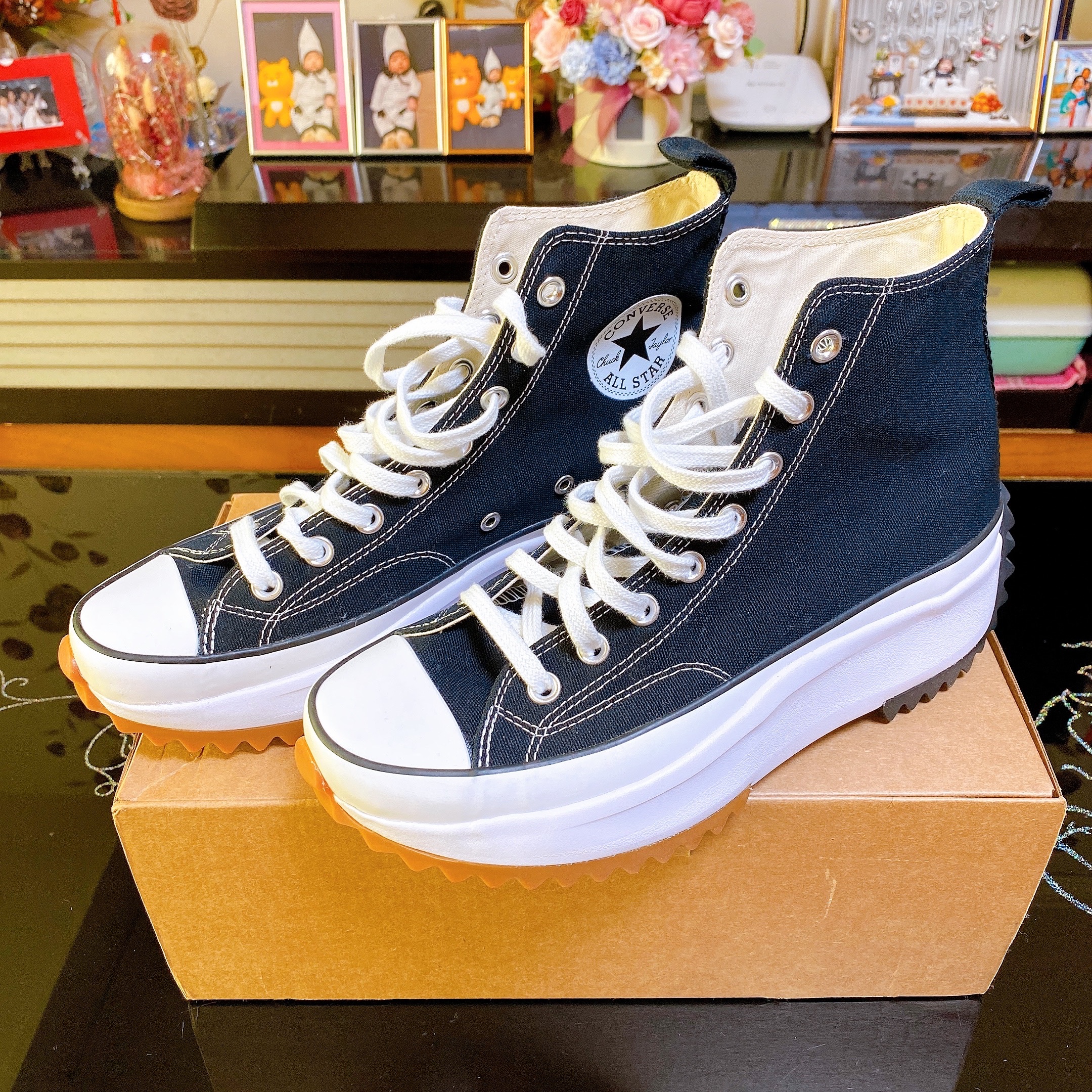 Converse Run Star Hike Hi Black White Gum 착용 스타일 - 2